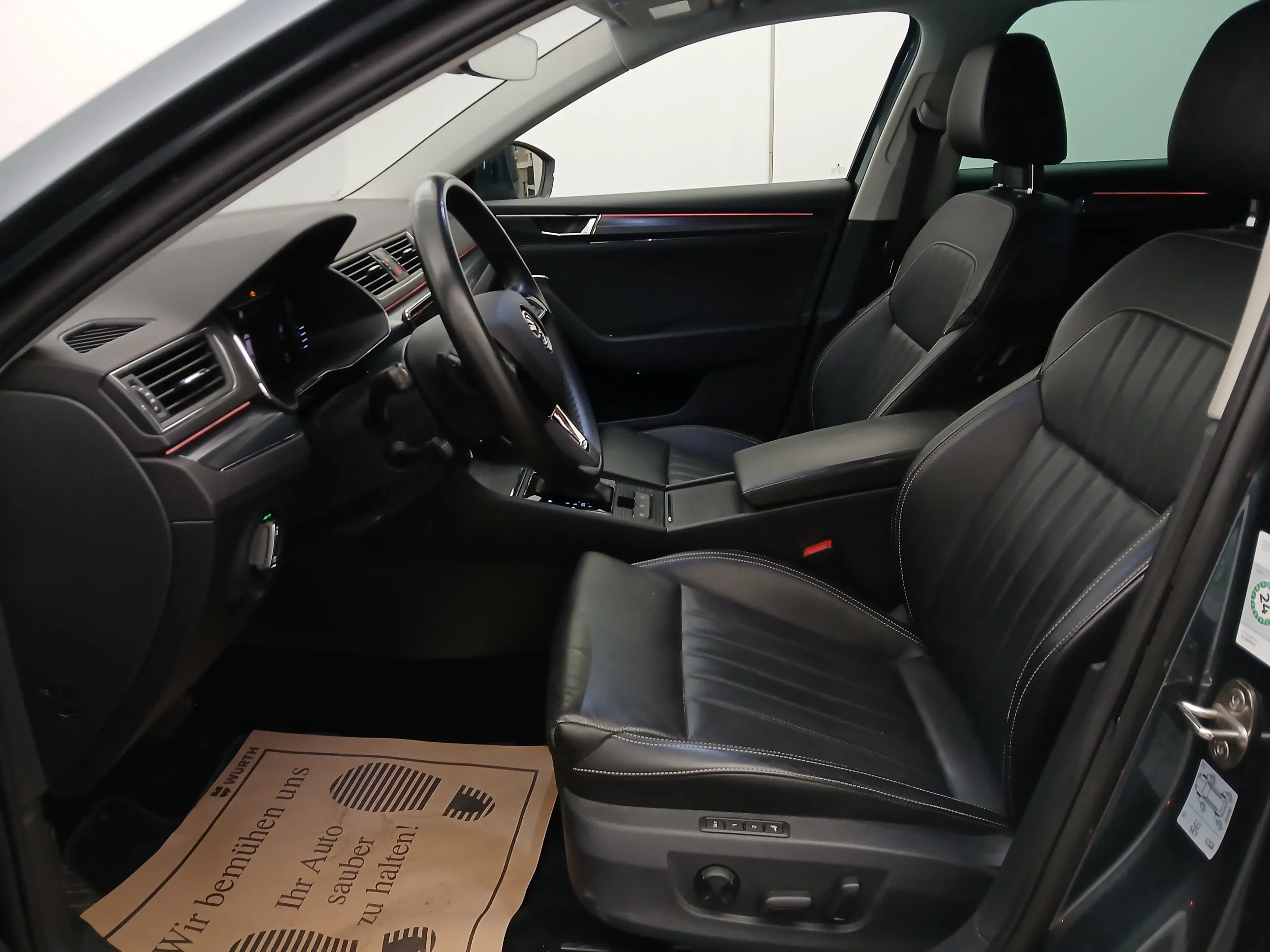 Skoda Superb Combi 2.0 TDI Style | Bild 14 von 31