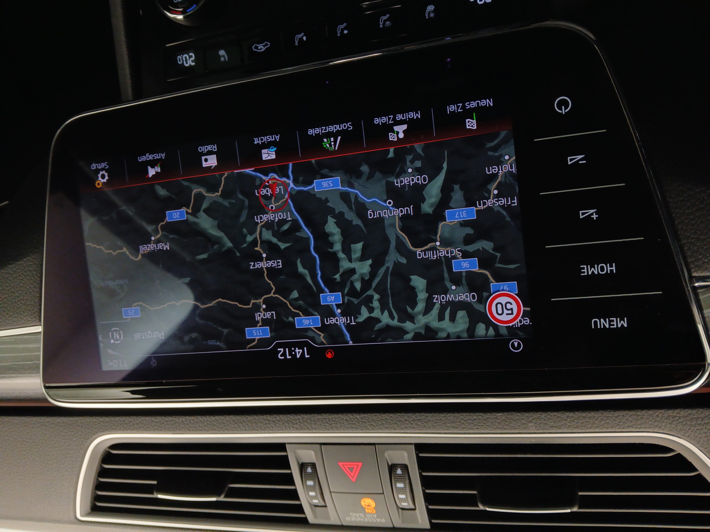 Skoda Superb Combi 2.0 TDI Style | Bild 23 von 31