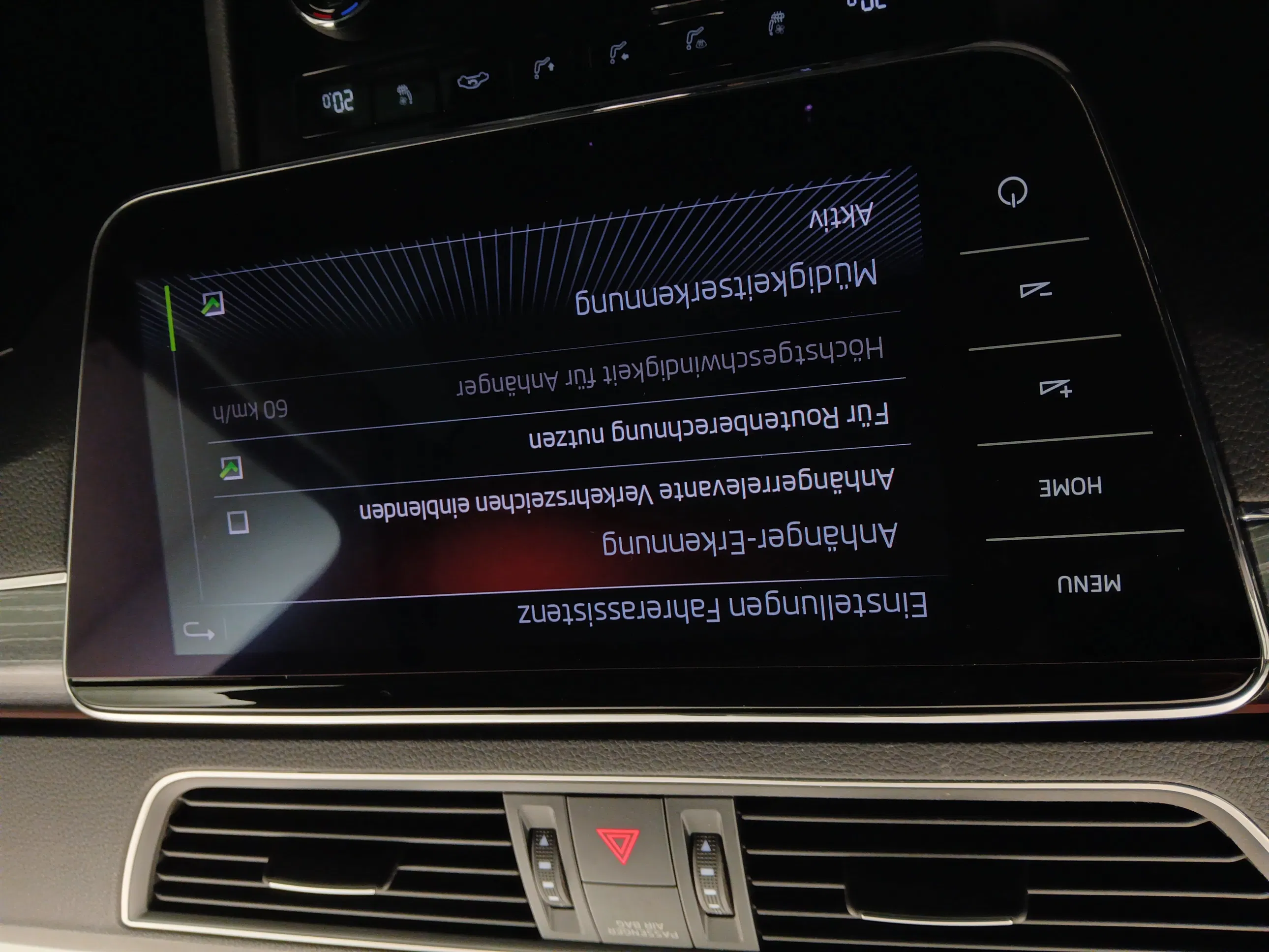 Skoda Superb Combi 2.0 TDI Style | Bild 27 von 31