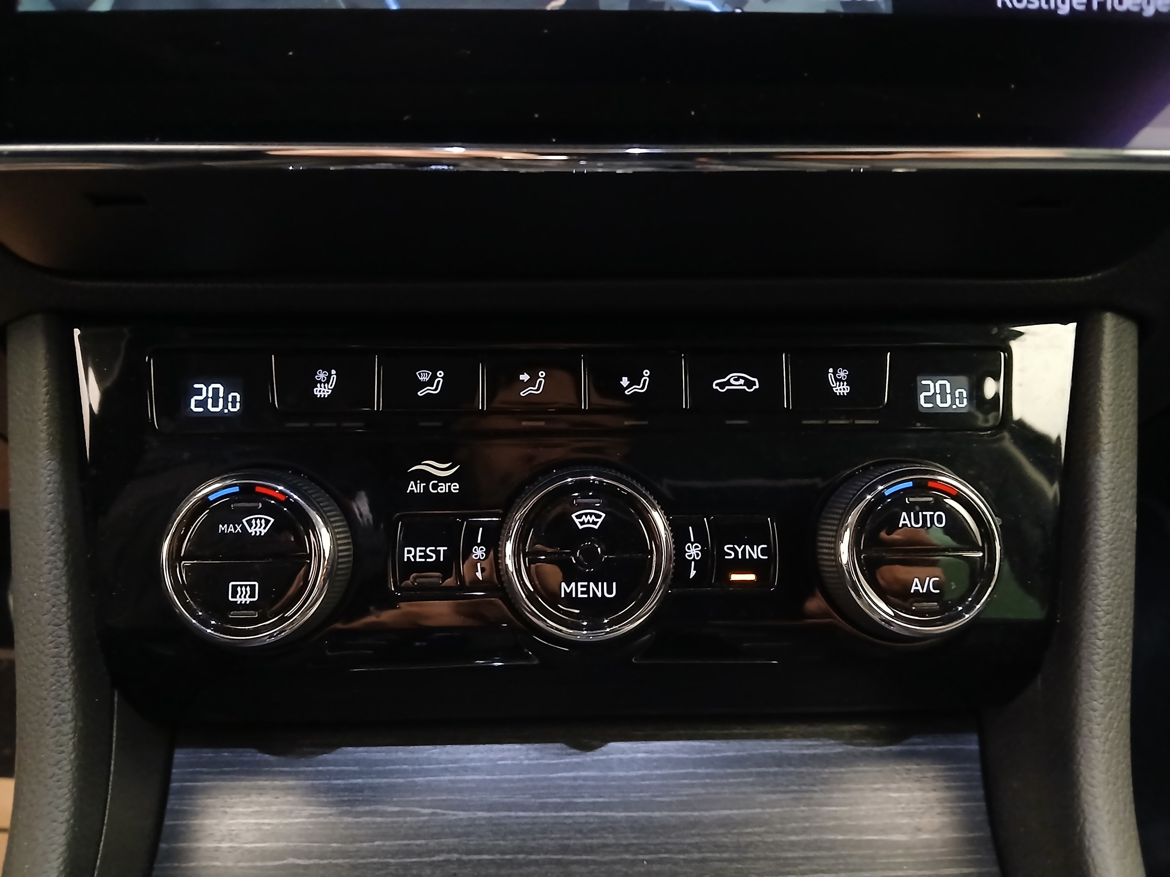 Skoda Superb Combi 2.0 TDI Style | Bild 29 von 31