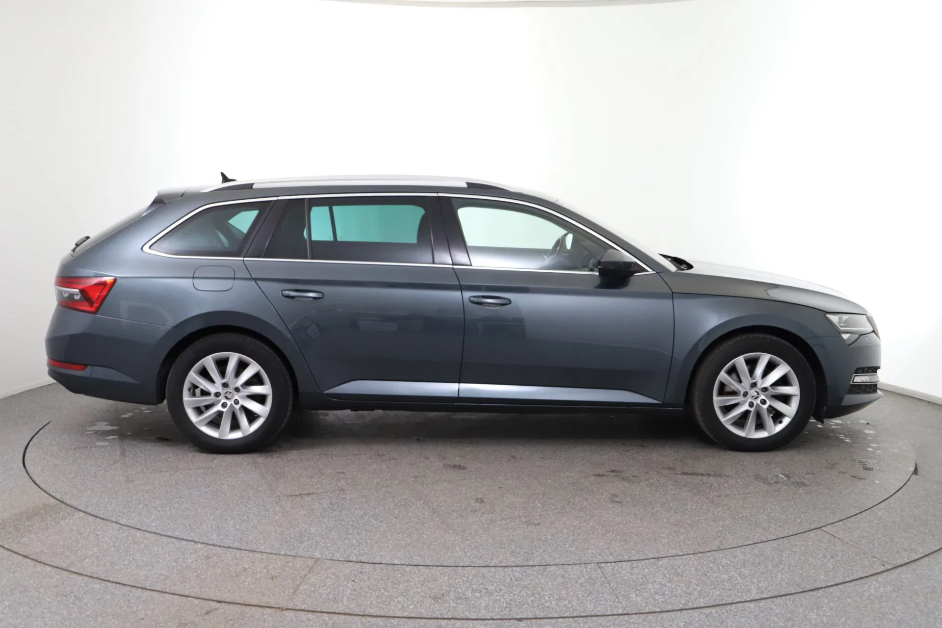 Skoda Superb Combi 2.0 TDI Style | Bild 5 von 31