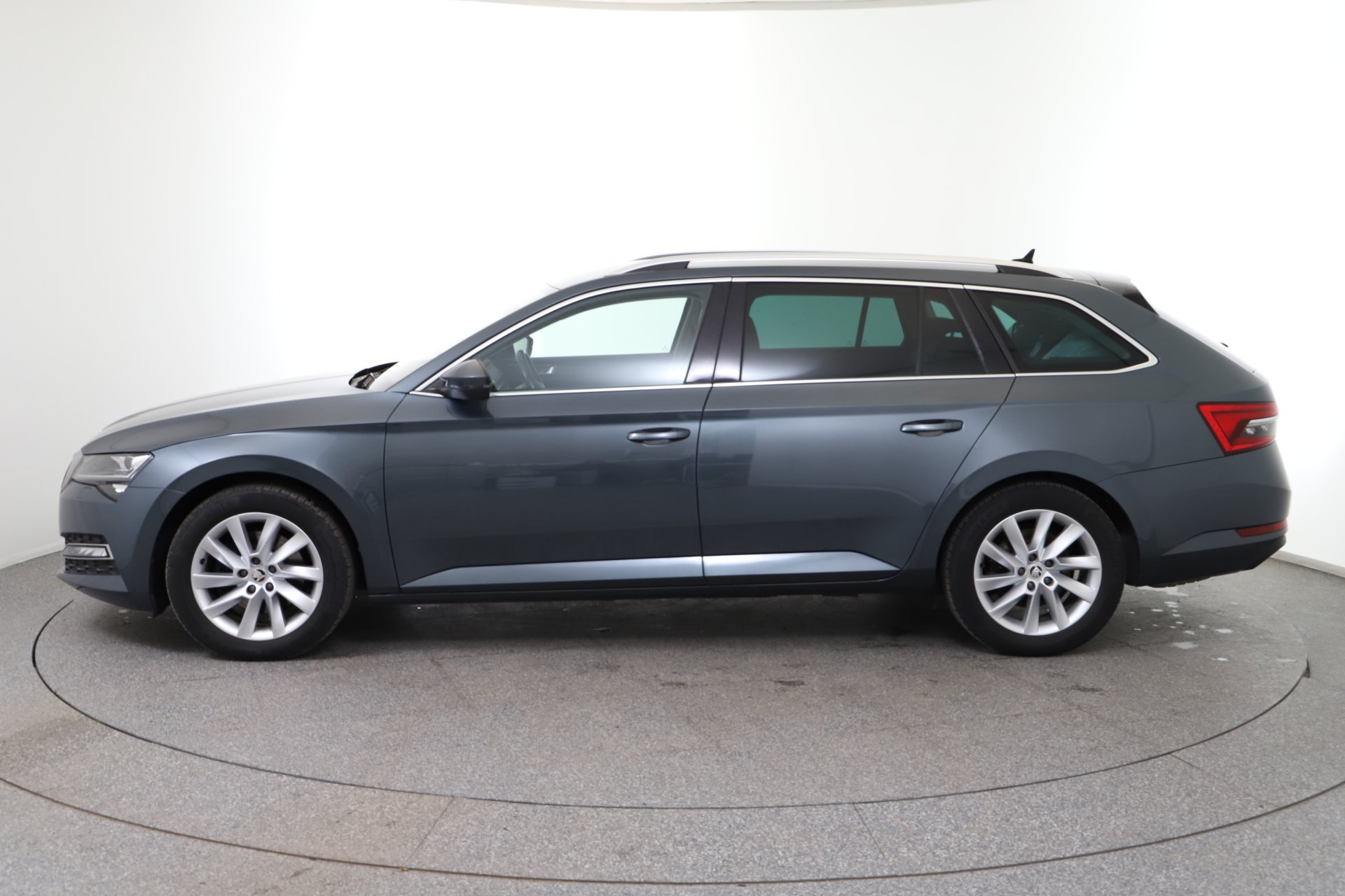 Skoda Superb Combi 2.0 TDI Style | Bild 9 von 31