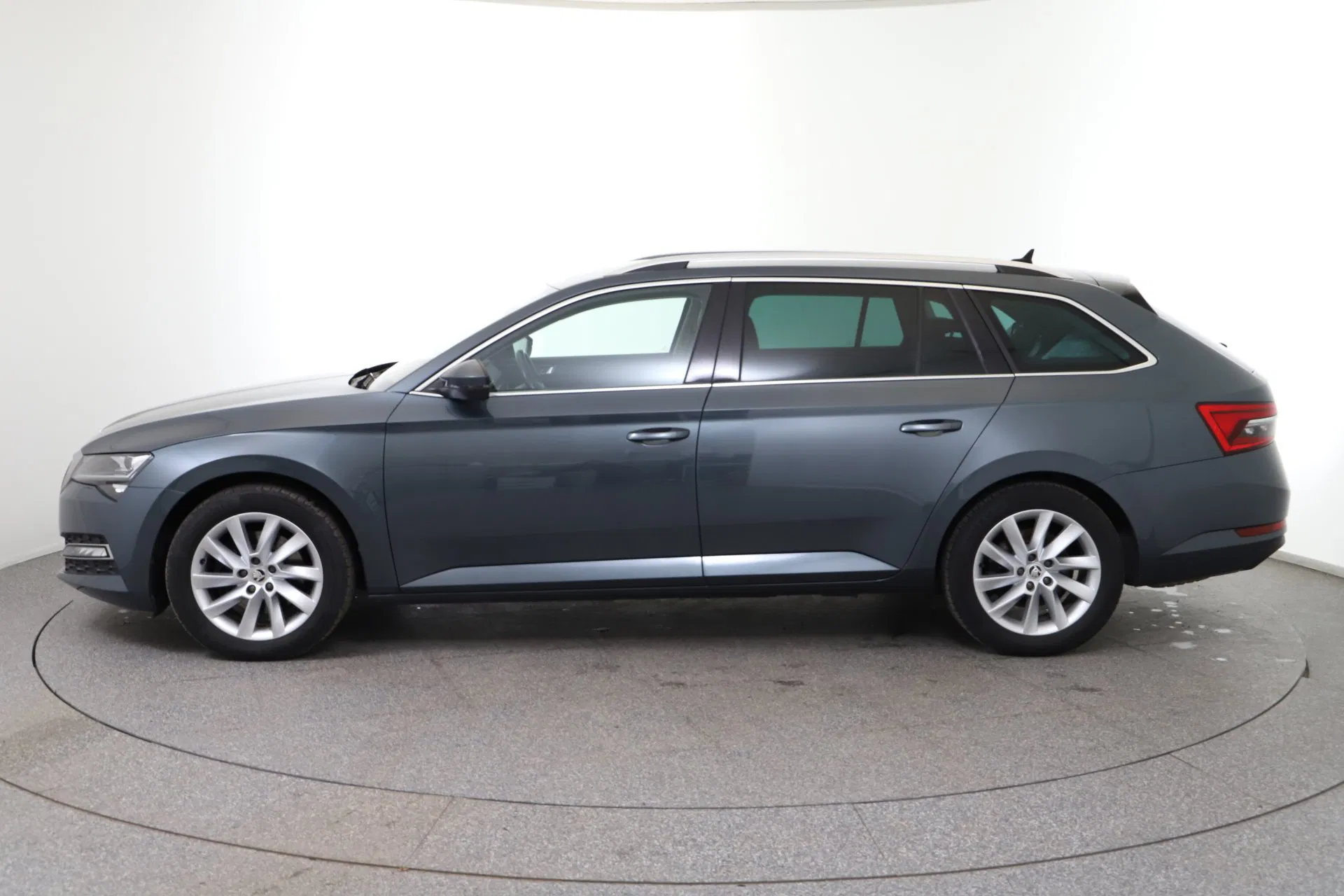 Skoda Superb Combi 2.0 TDI Style | Bild 9 von 31