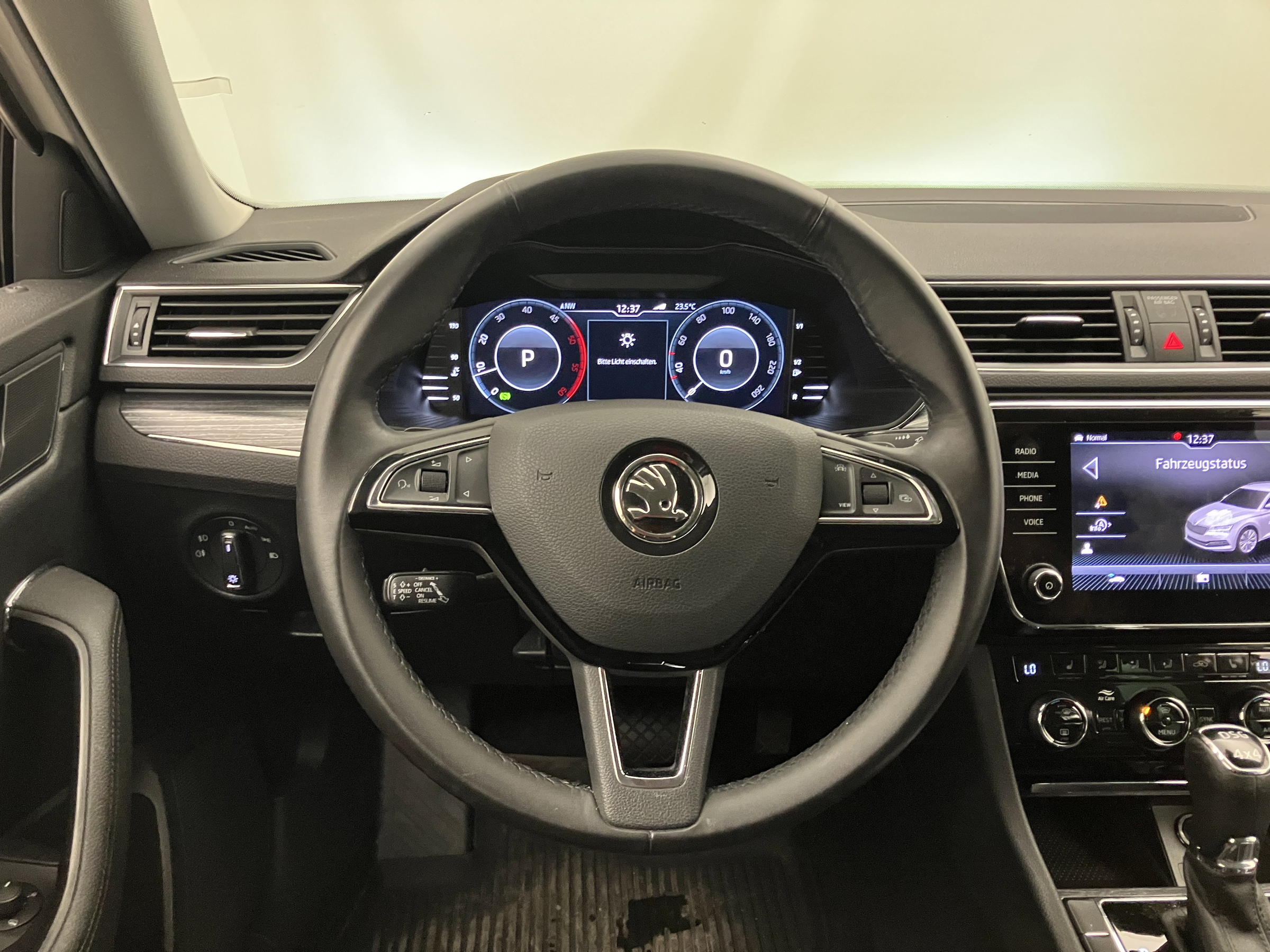 Skoda Superb Combi 2.0 TDI Style 4X4 DSG | Bild 14 von 27