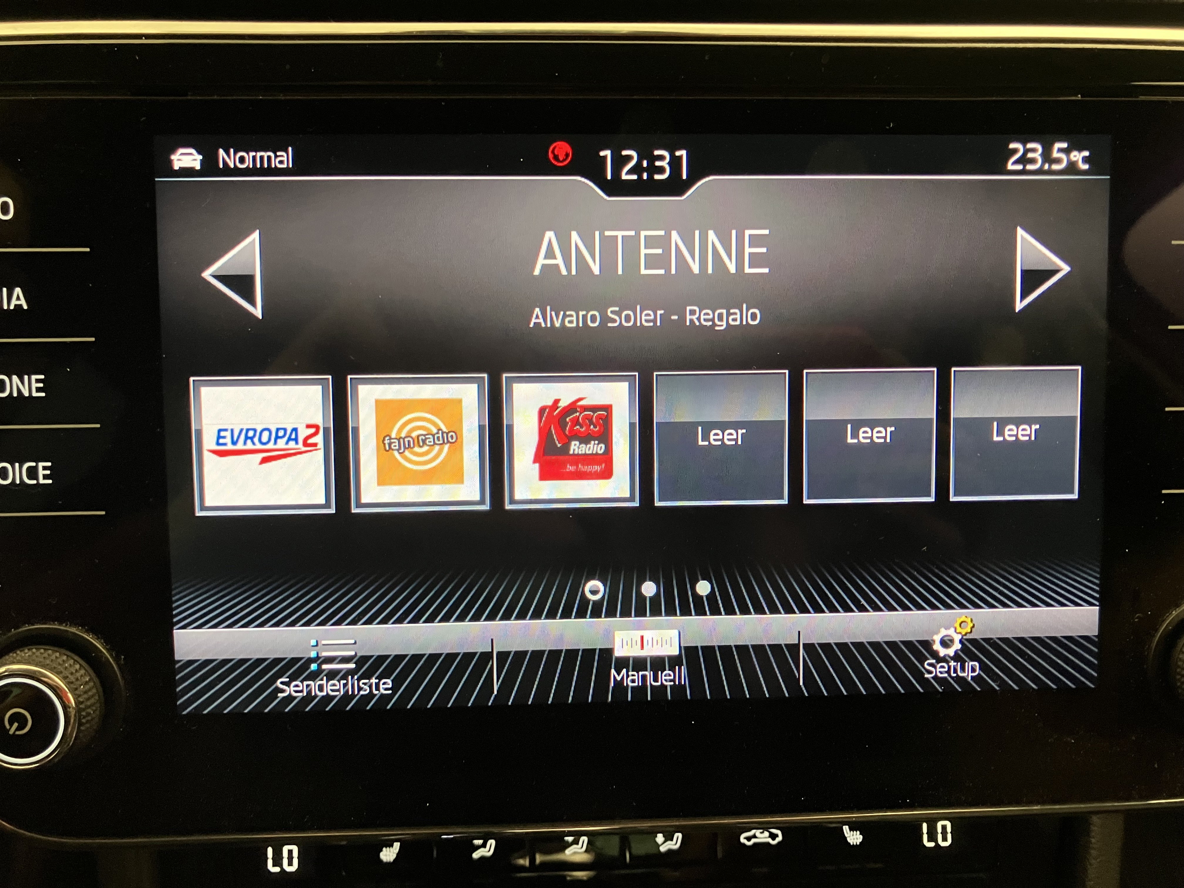 Skoda Superb Combi 2.0 TDI Style 4X4 DSG | Bild 16 von 27