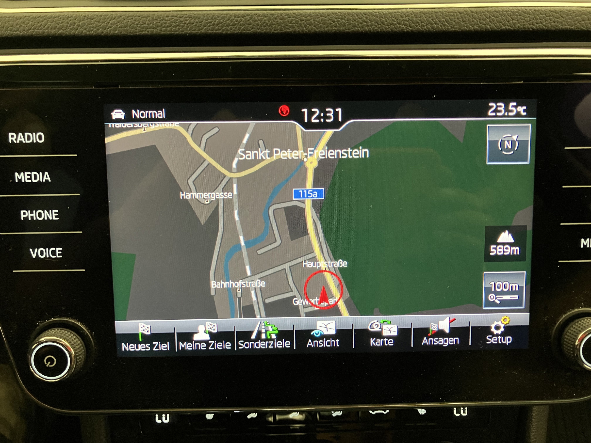 Skoda Superb Combi 2.0 TDI Style 4X4 DSG | Bild 17 von 27