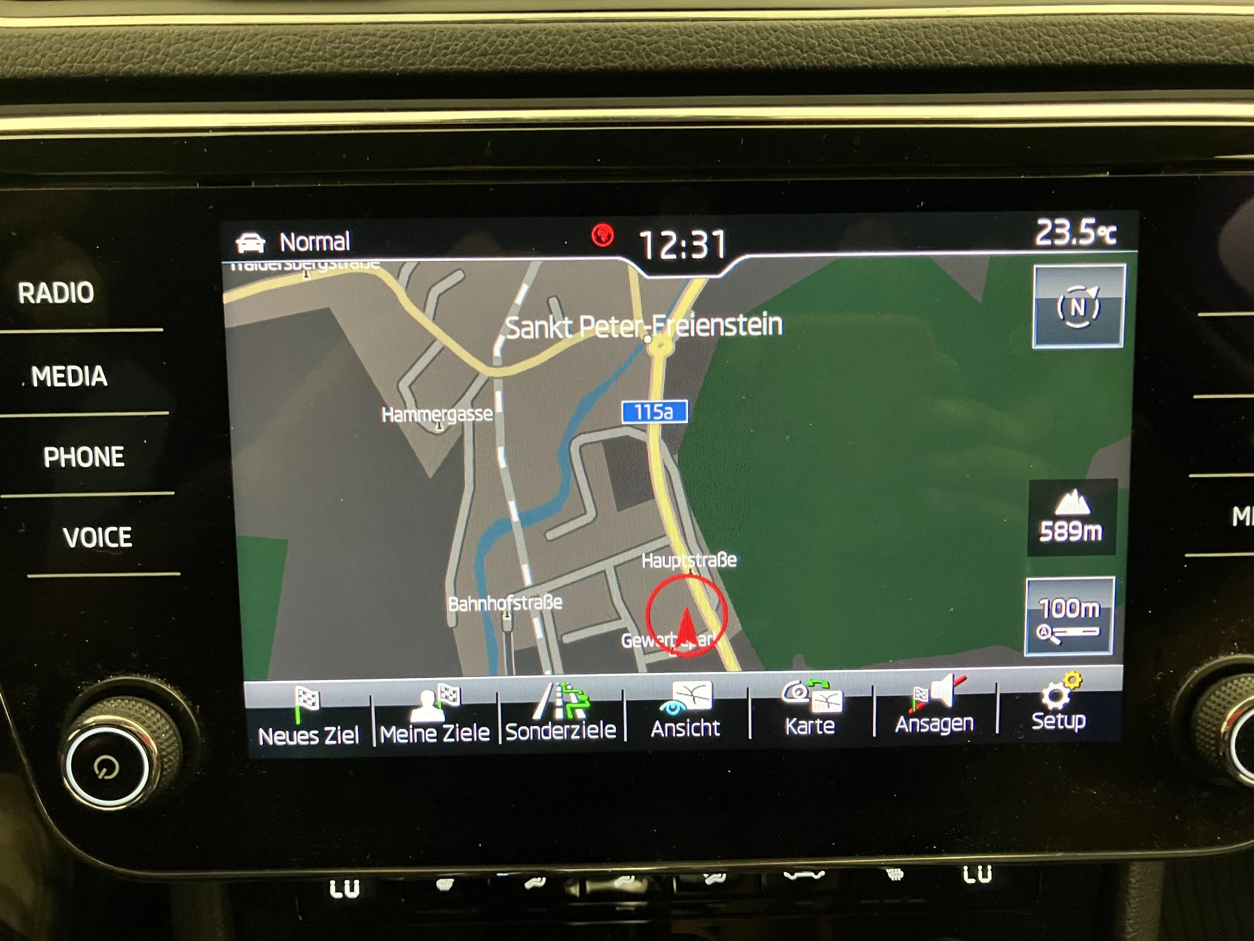 Skoda Superb Combi 2.0 TDI Style 4X4 DSG | Bild 17 von 27