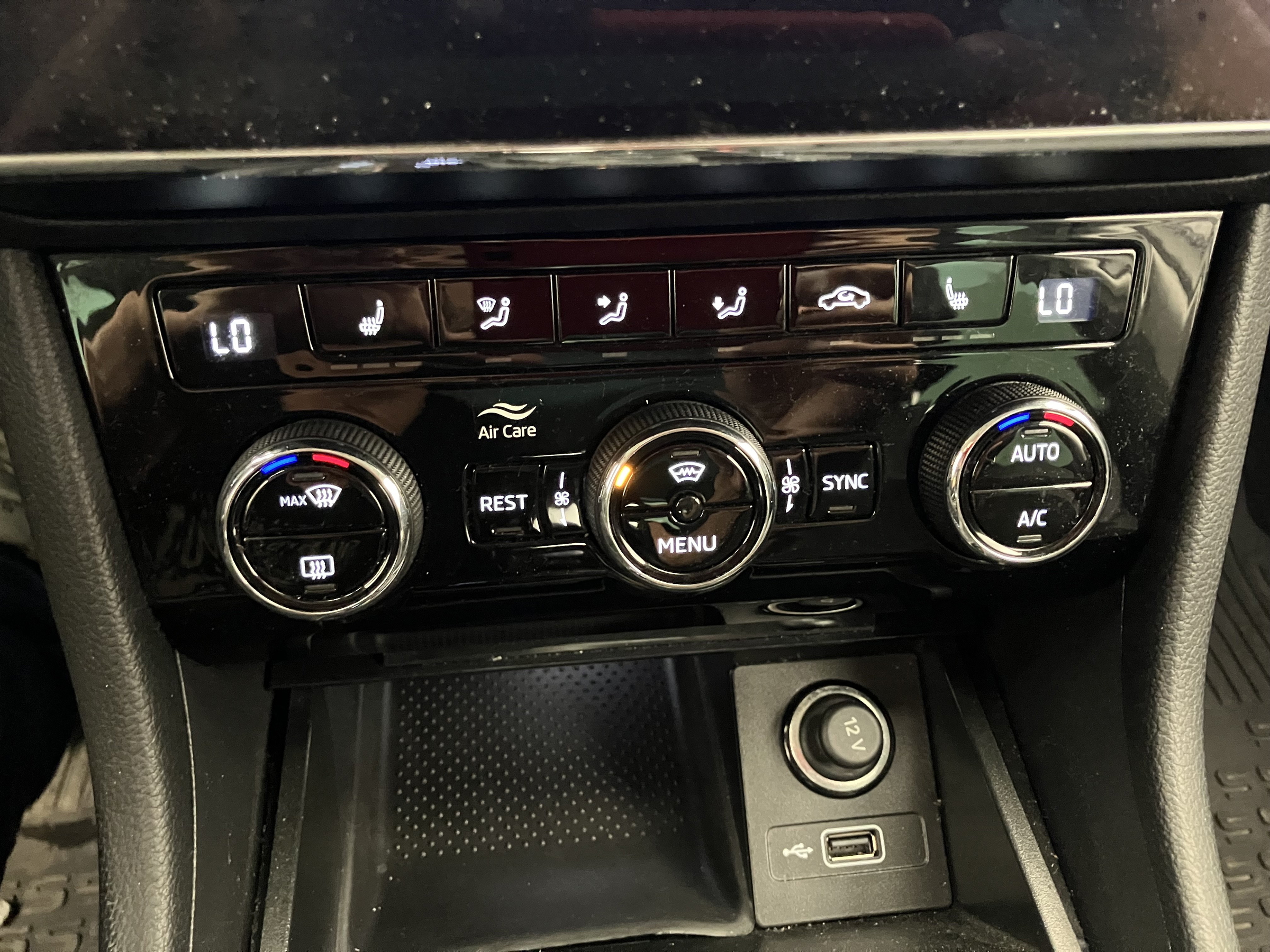 Skoda Superb Combi 2.0 TDI Style 4X4 DSG | Bild 18 von 27