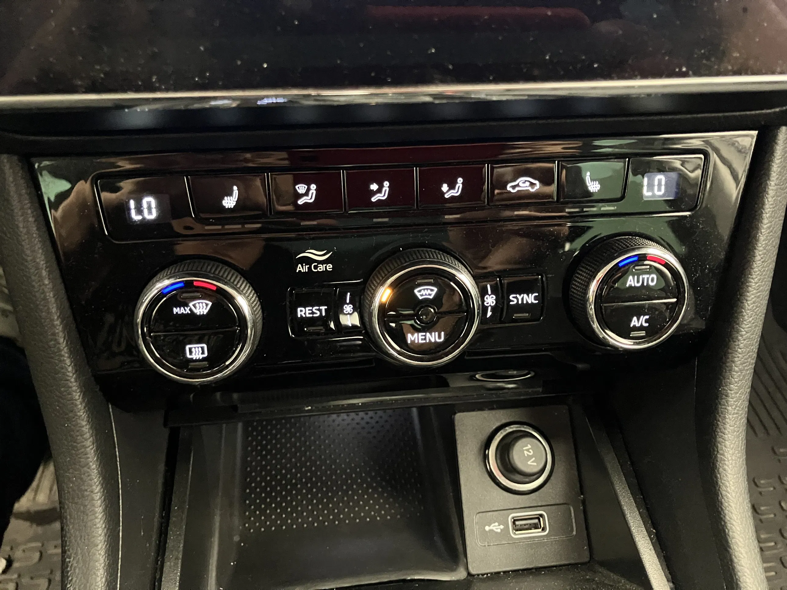 Skoda Superb Combi 2.0 TDI Style 4X4 DSG | Bild 18 von 27