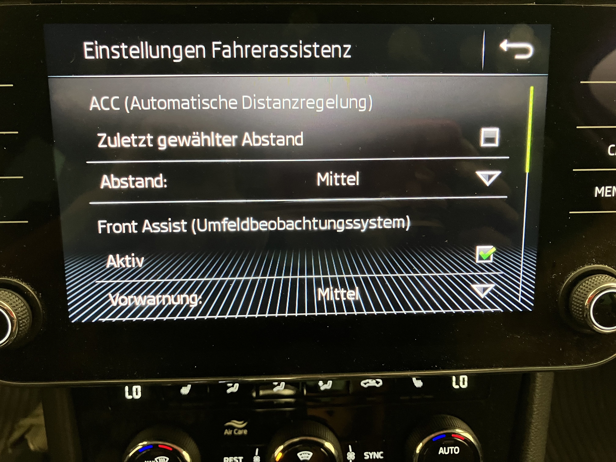 Skoda Superb Combi 2.0 TDI Style 4X4 DSG | Bild 19 von 27