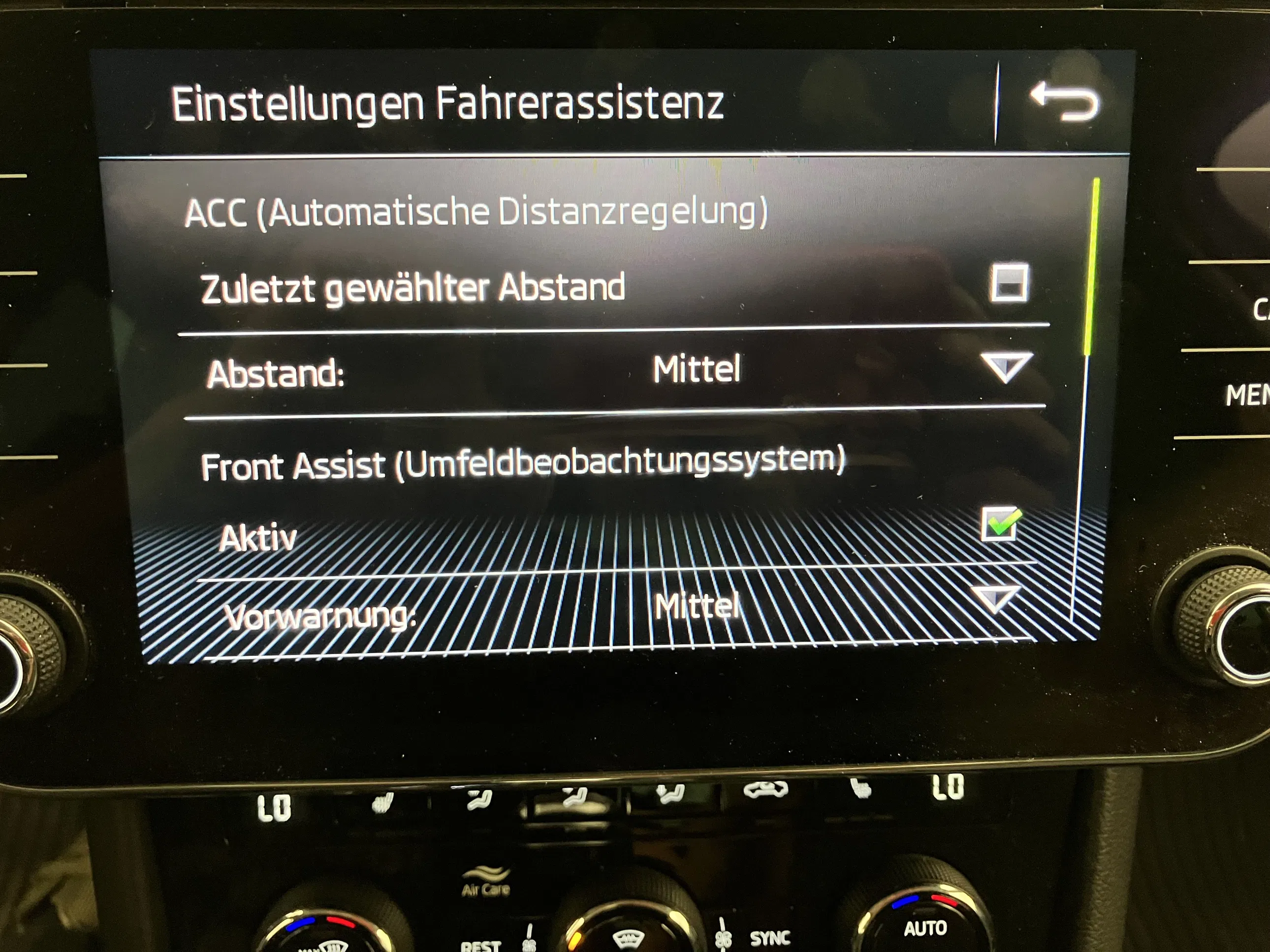 Skoda Superb Combi 2.0 TDI Style 4X4 DSG | Bild 19 von 27