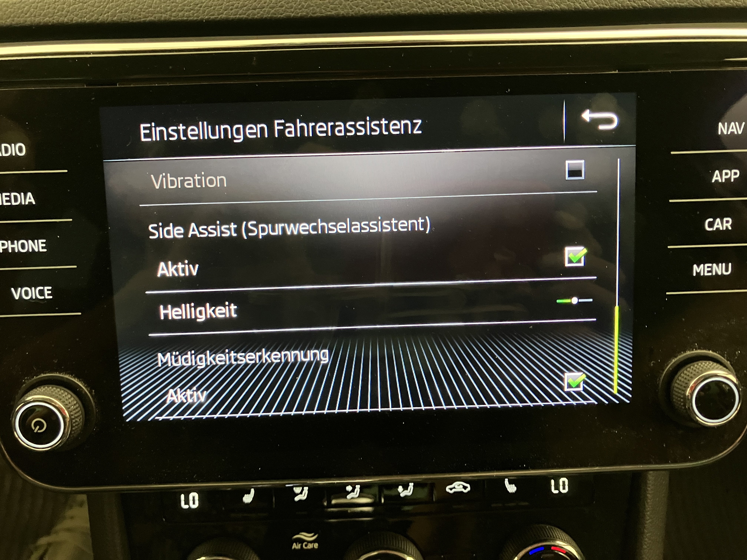 Skoda Superb Combi 2.0 TDI Style 4X4 DSG | Bild 20 von 27