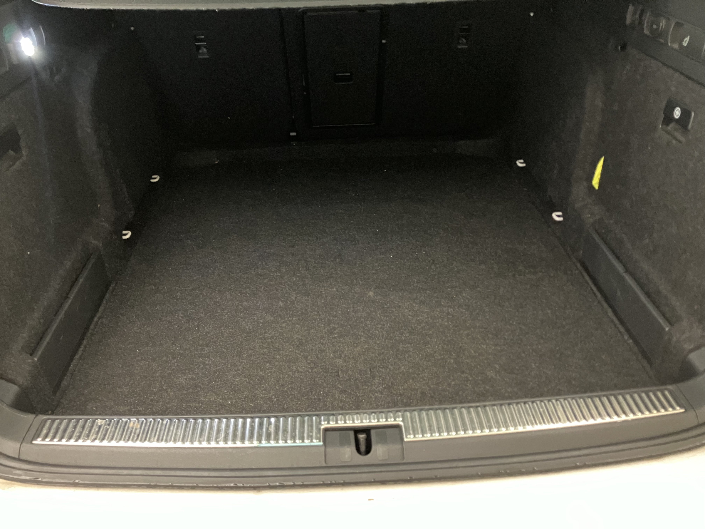 Skoda Superb Combi 2.0 TDI Style 4X4 DSG | Bild 25 von 27