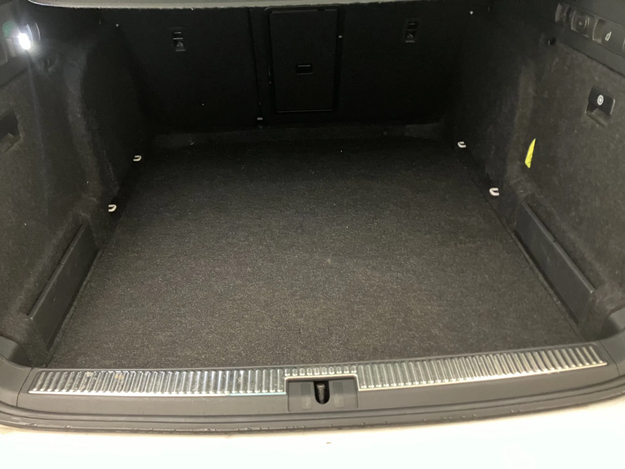 Skoda Superb Combi 2.0 TDI Style 4X4 DSG | Bild 25 von 27