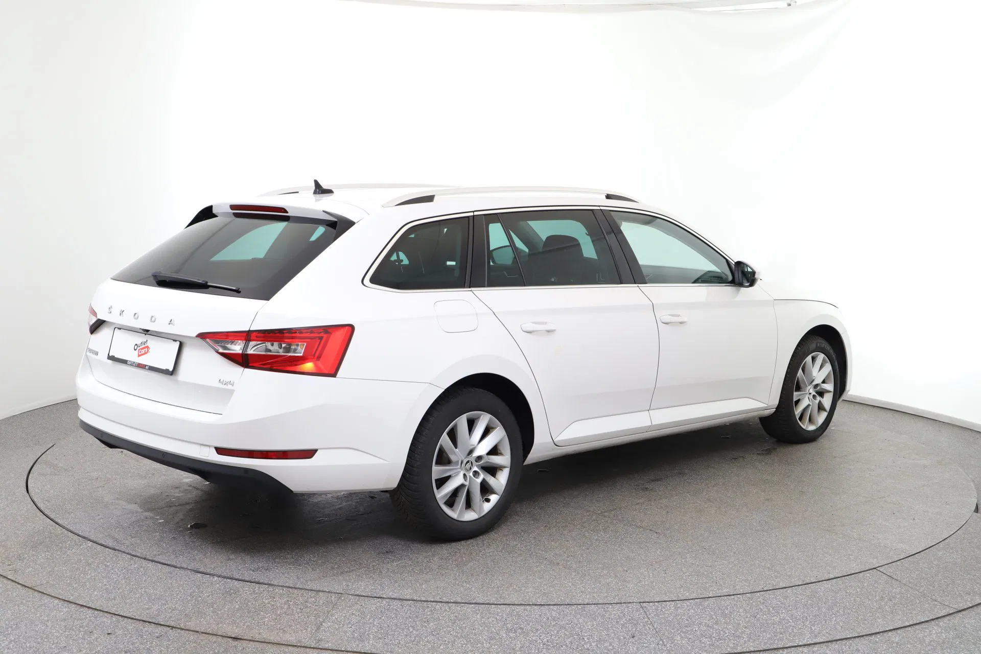 Skoda Superb Combi 2.0 TDI Style 4X4 DSG | Bild 6 von 27