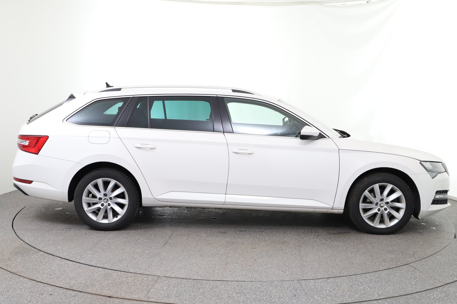 Skoda Superb Combi 2.0 TDI Style 4X4 DSG | Bild 7 von 27