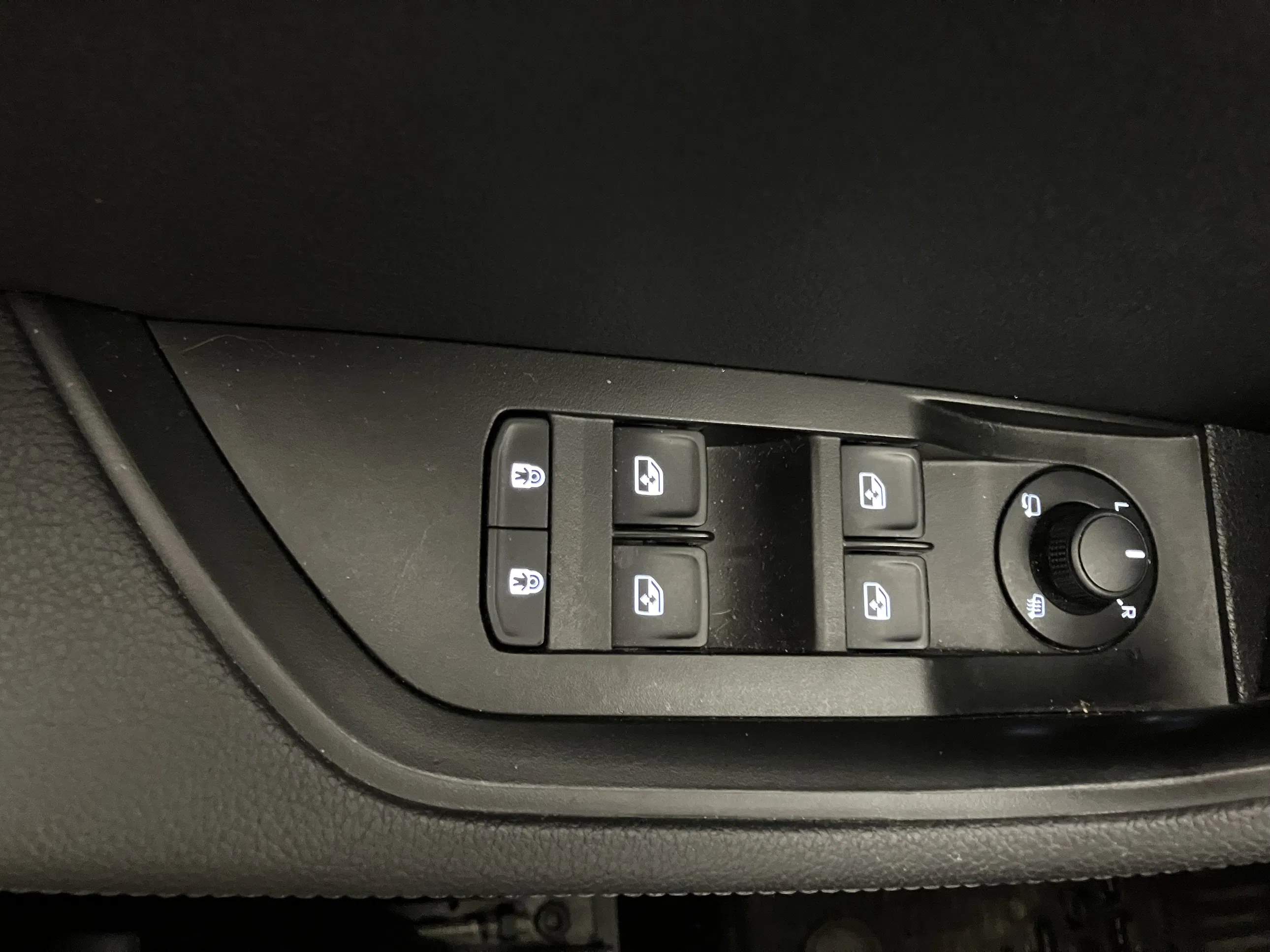 Skoda Superb Combi 2.0 TDI Style 4X4 DSG | Bild 10 von 27