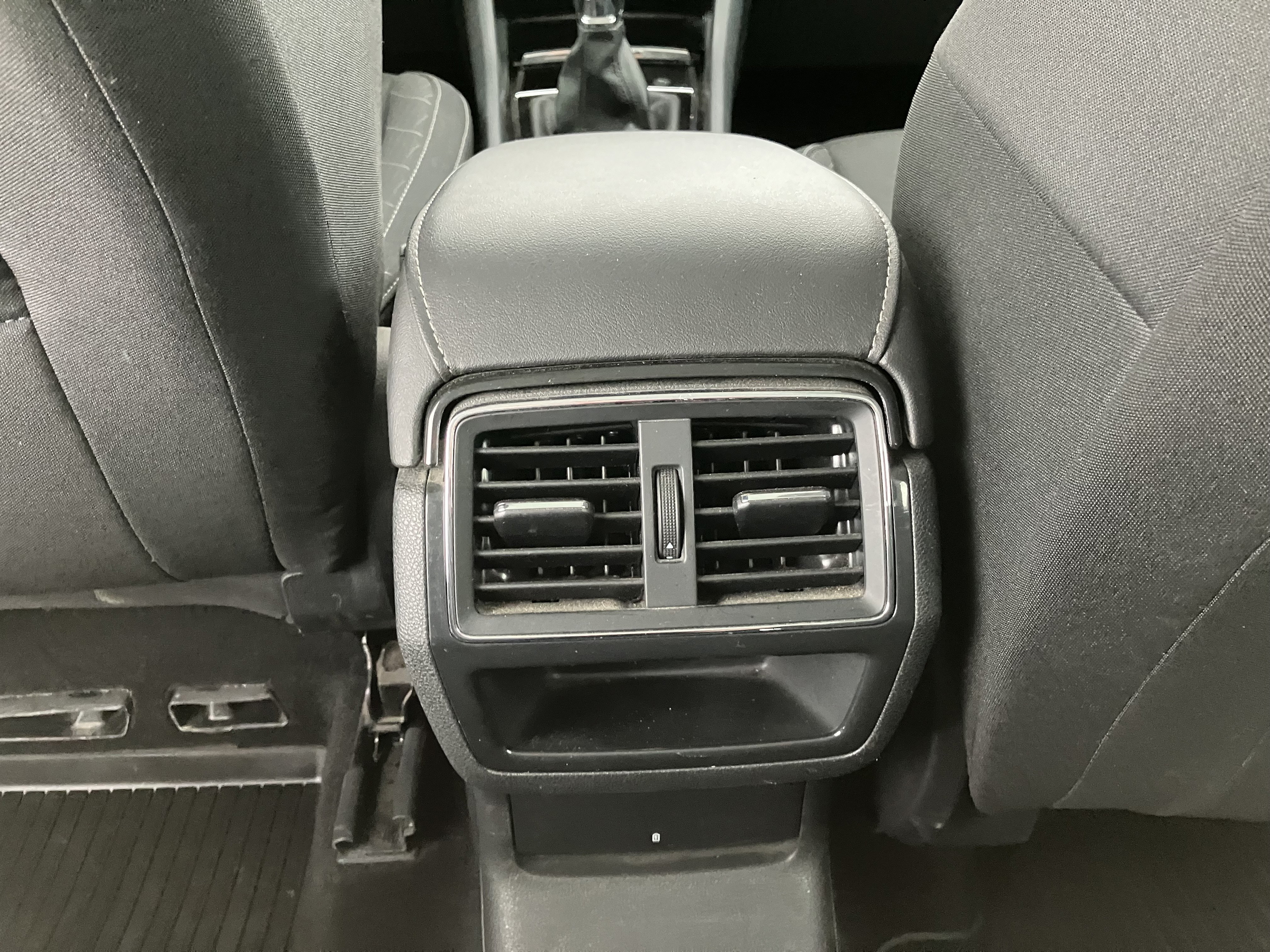 Skoda KAROQ Ambition Limited TDI | Bild 16 von 31