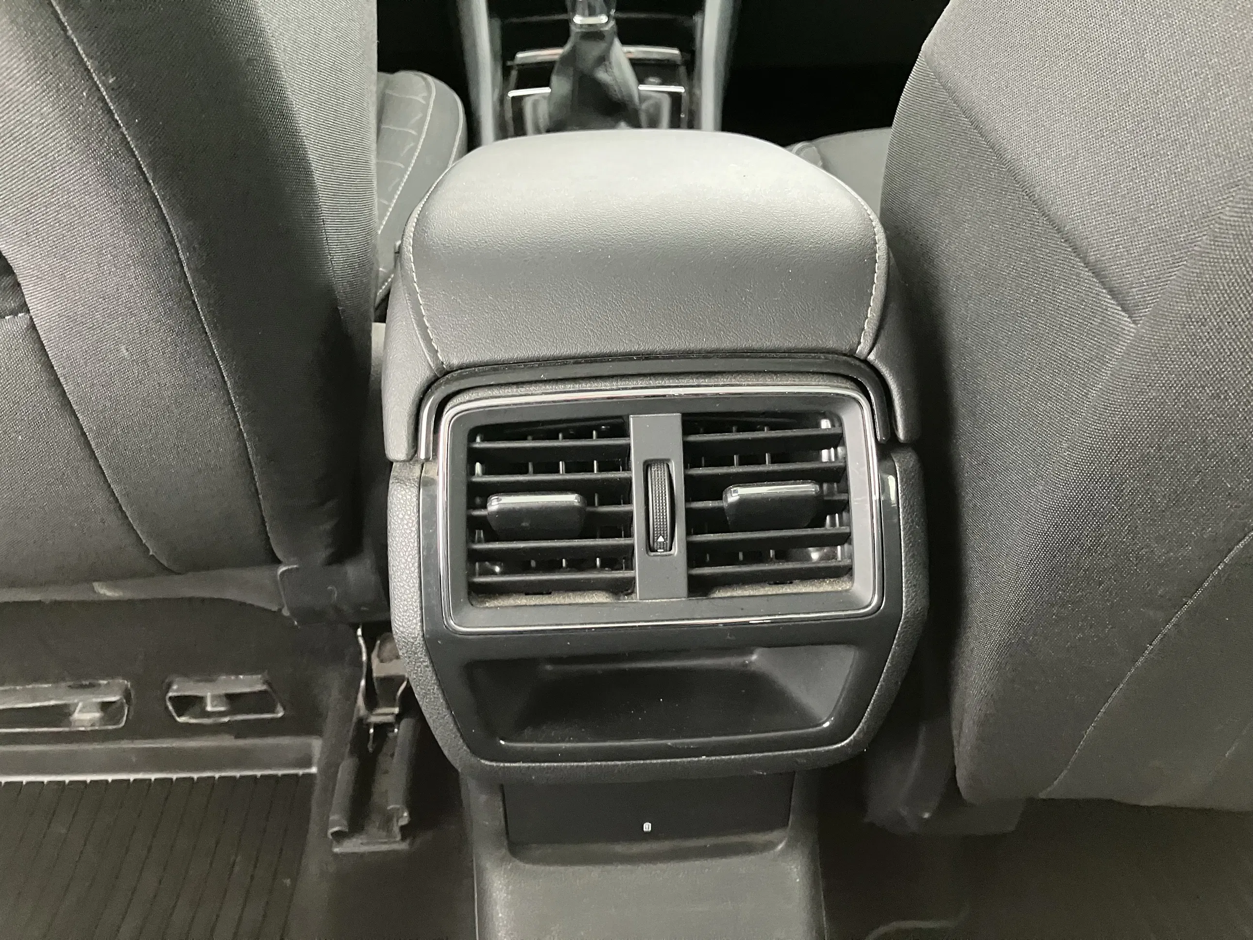 Skoda KAROQ Ambition Limited TDI | Bild 16 von 31