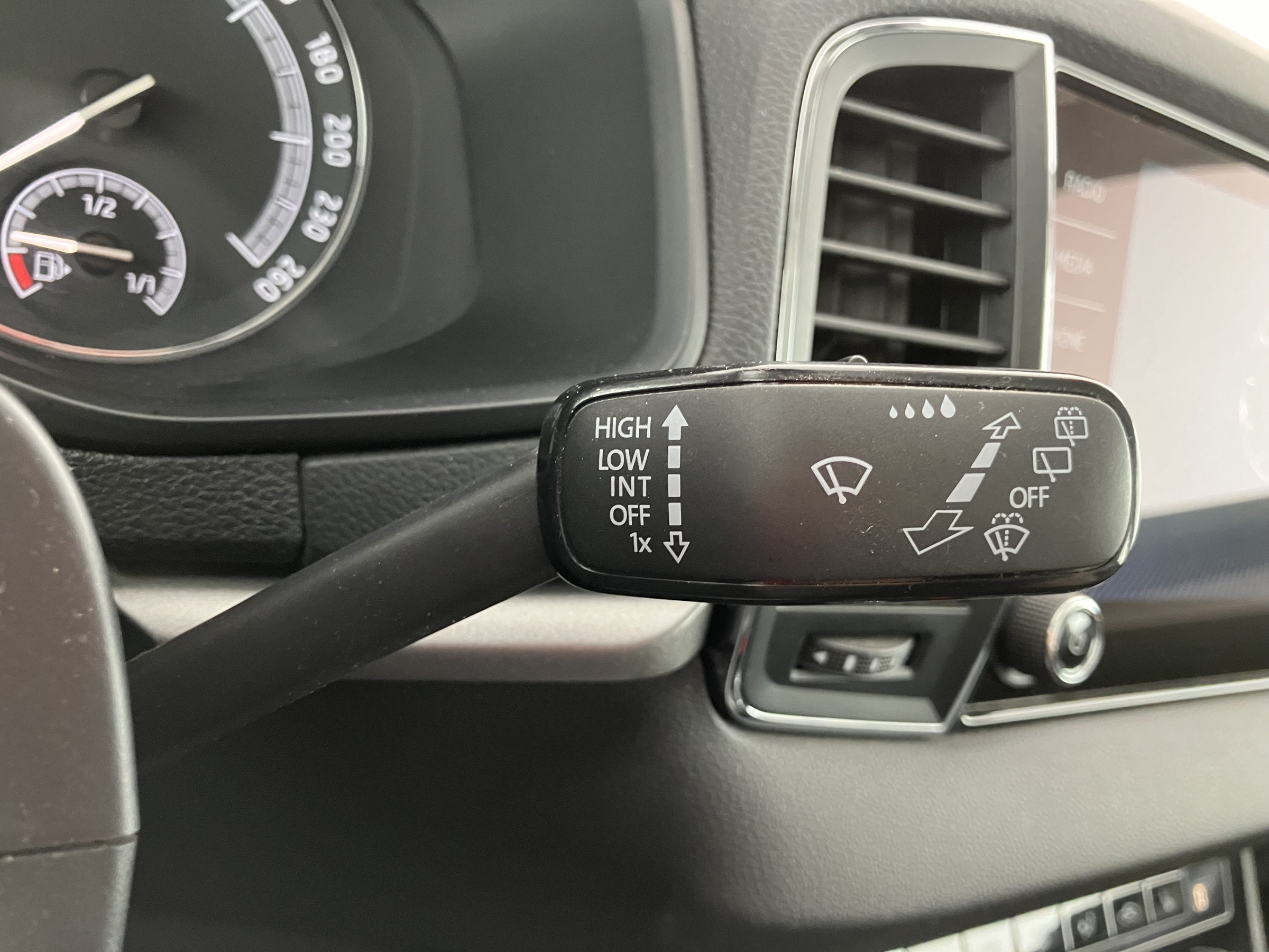 Skoda KAROQ Ambition Limited TDI | Bild 23 von 31