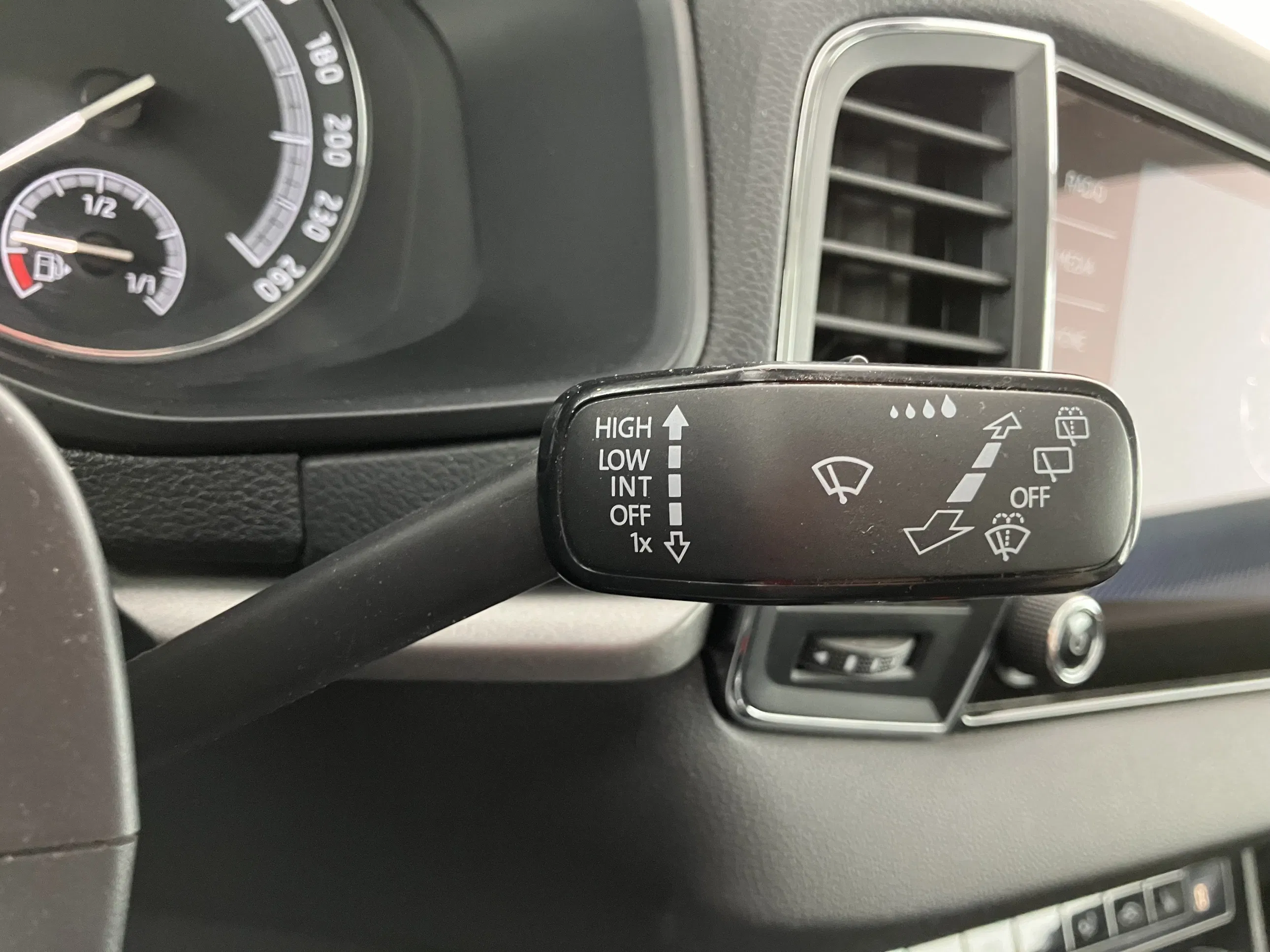 Skoda KAROQ Ambition Limited TDI | Bild 23 von 31