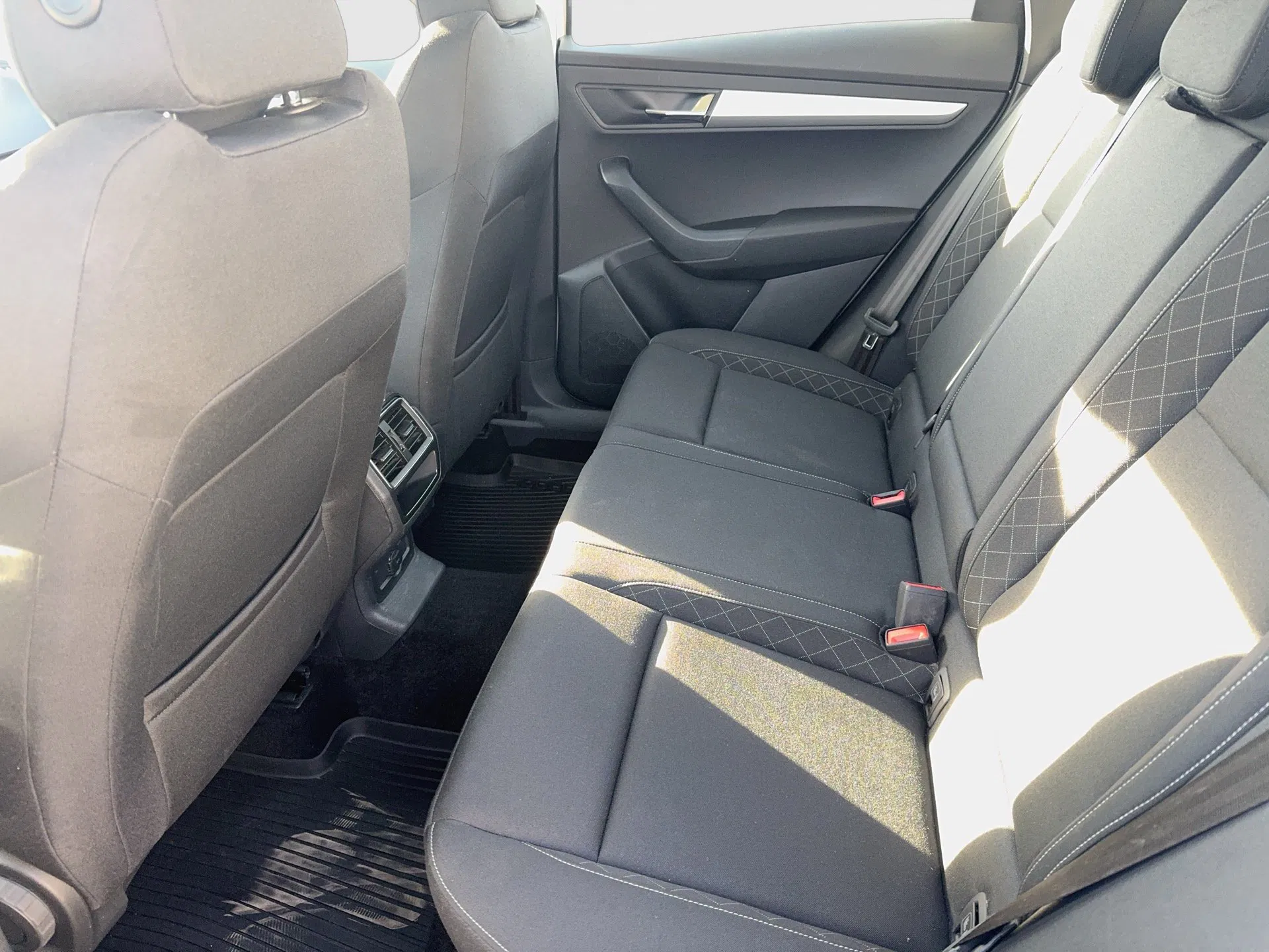 Skoda Karoq 2.0 TDI Ambition SC | Bild 10 von 20