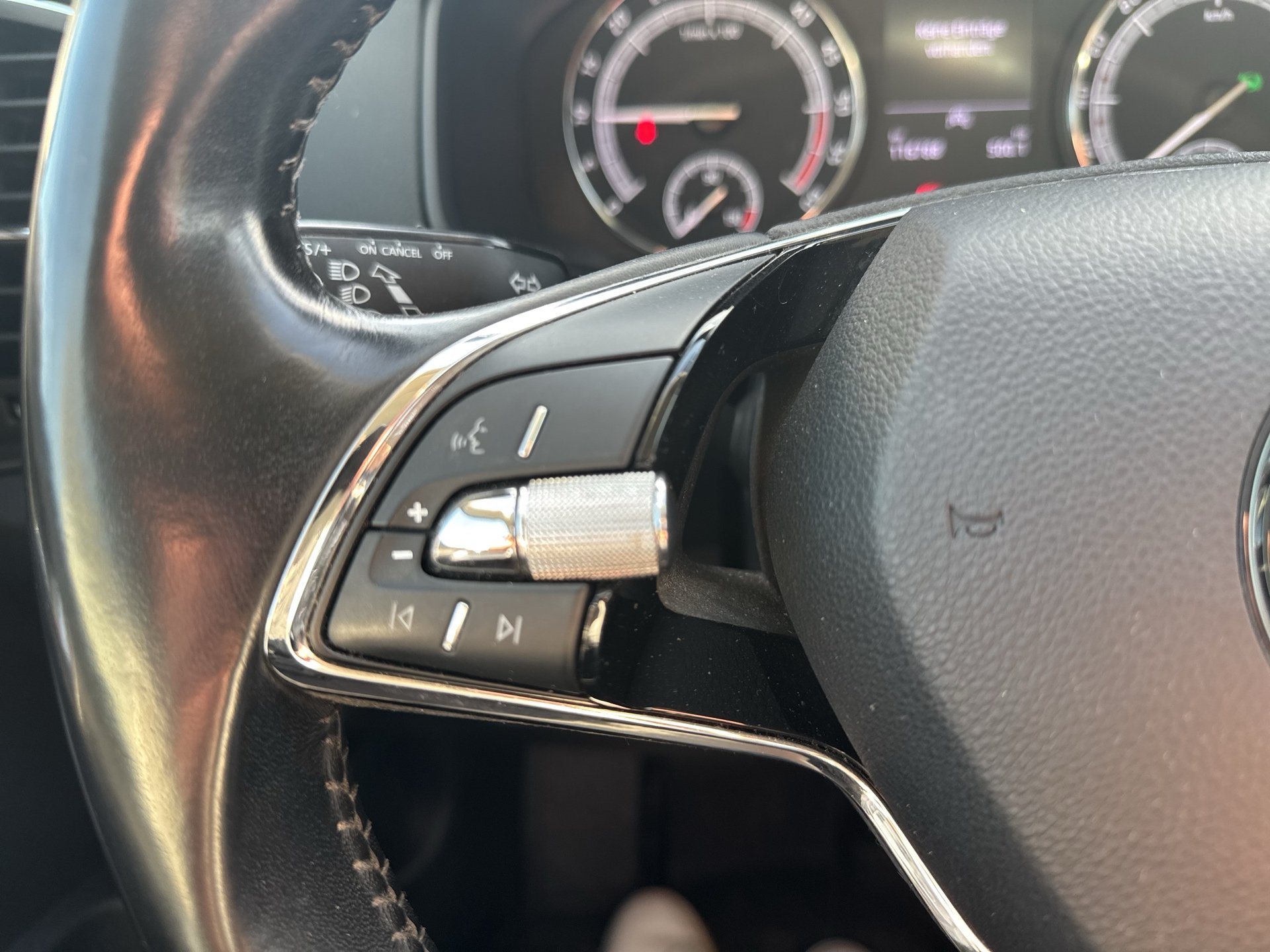 Skoda Karoq 2.0 TDI Ambition SC | Bild 15 von 20