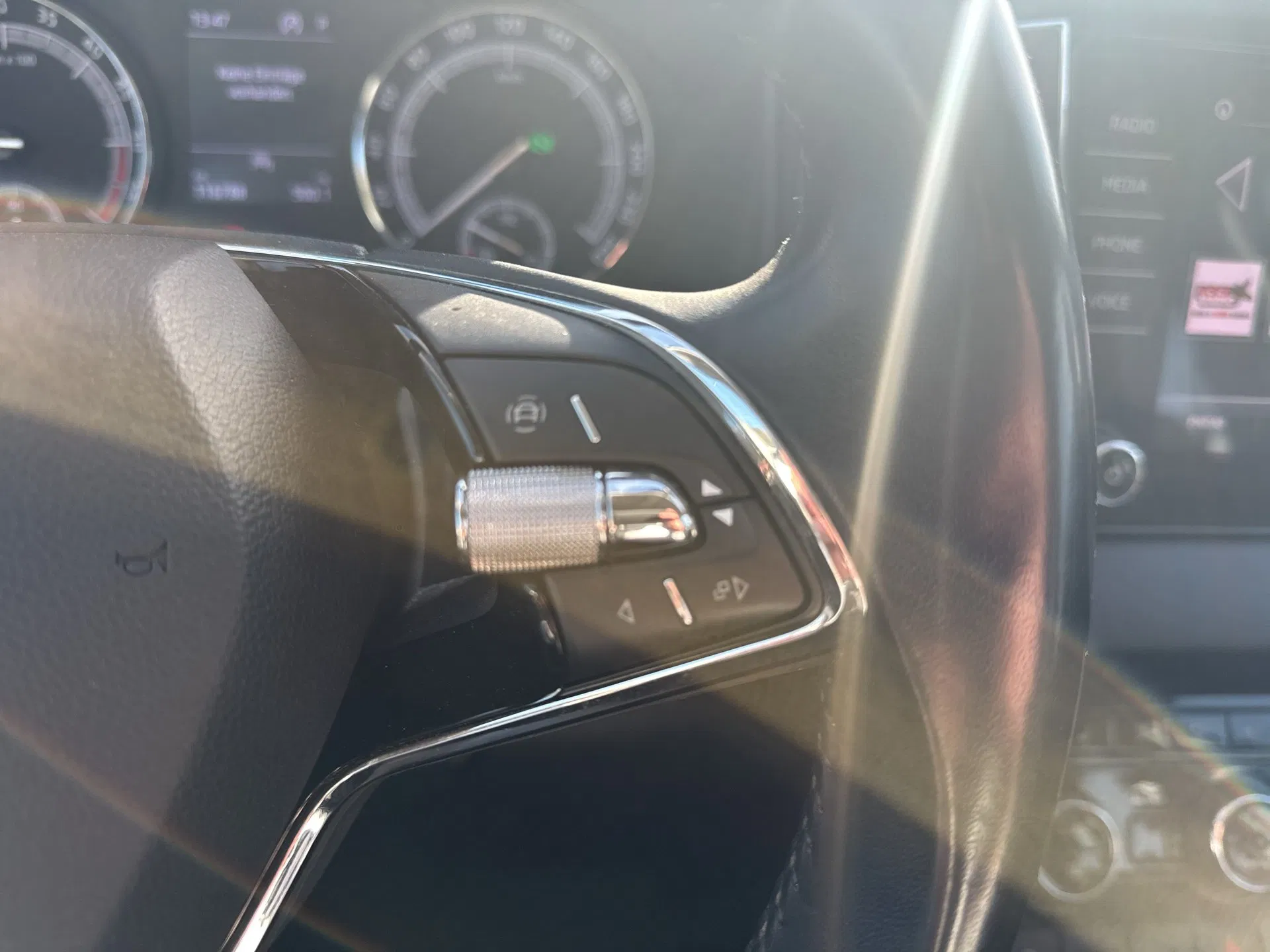 Skoda Karoq 2.0 TDI Ambition SC | Bild 16 von 20