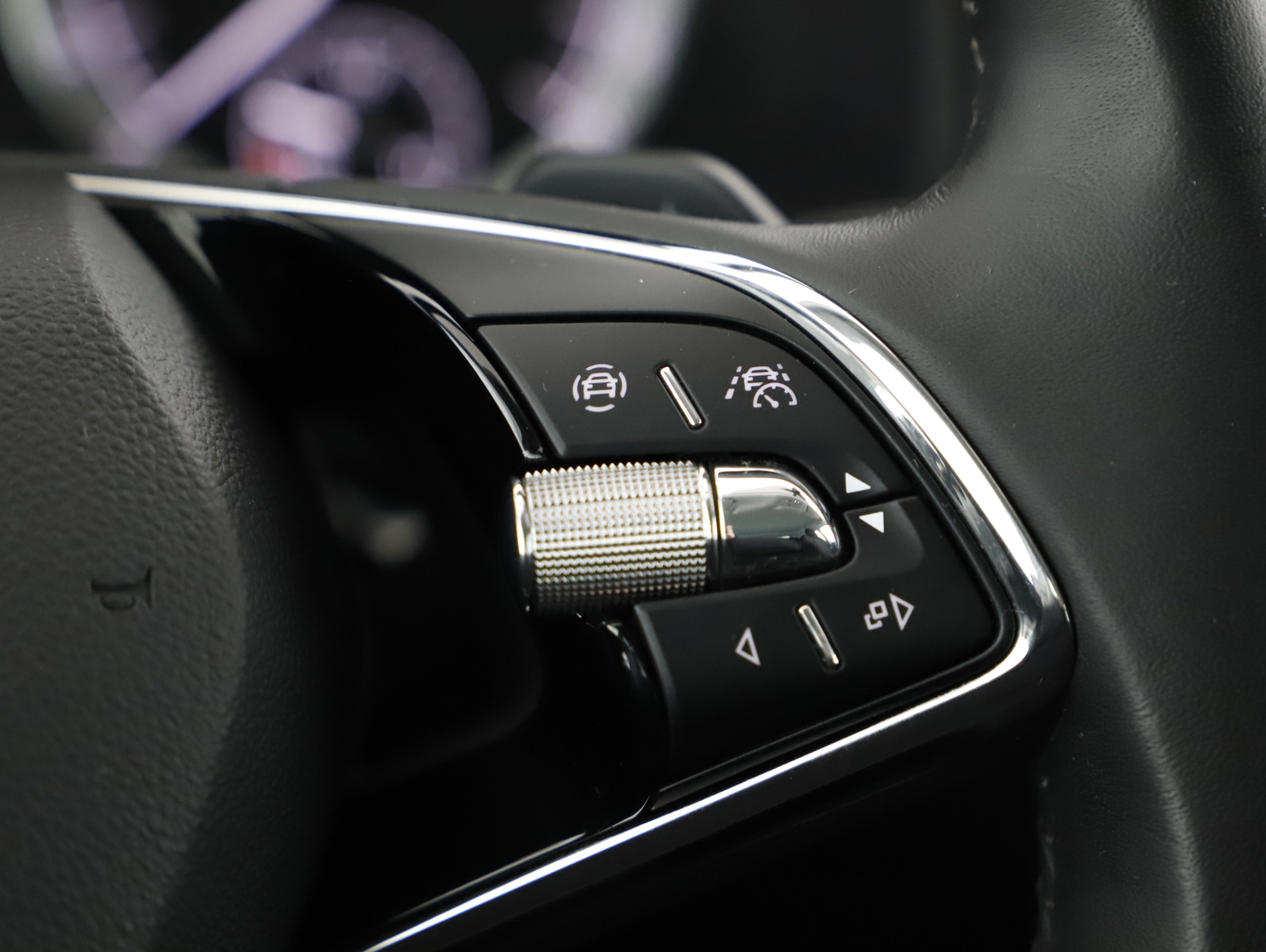 Skoda Karoq 2.0 TDI Ambition SC | Bild 12 von 24