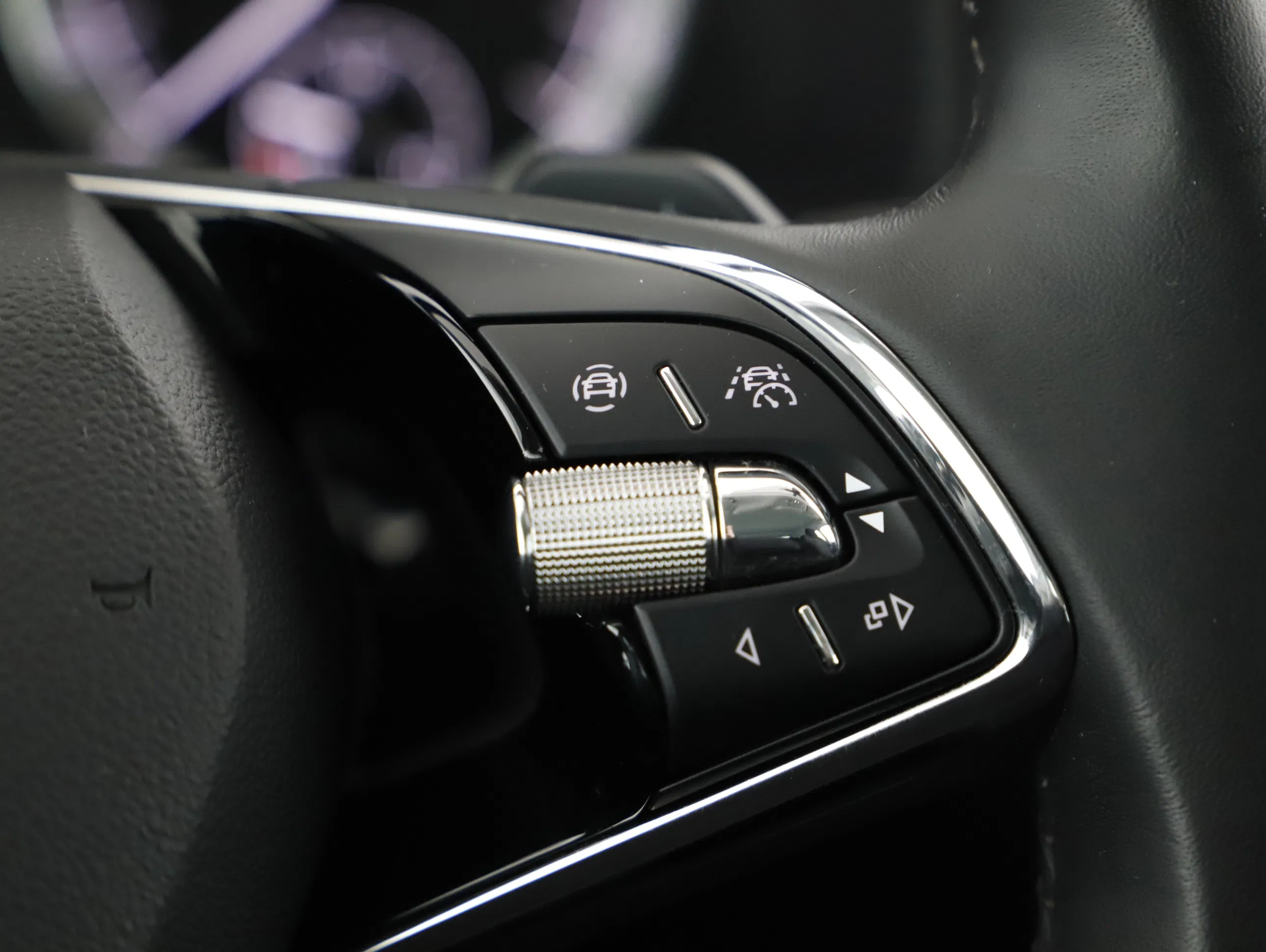 Skoda Karoq 2.0 TDI Ambition SC | Bild 12 von 24