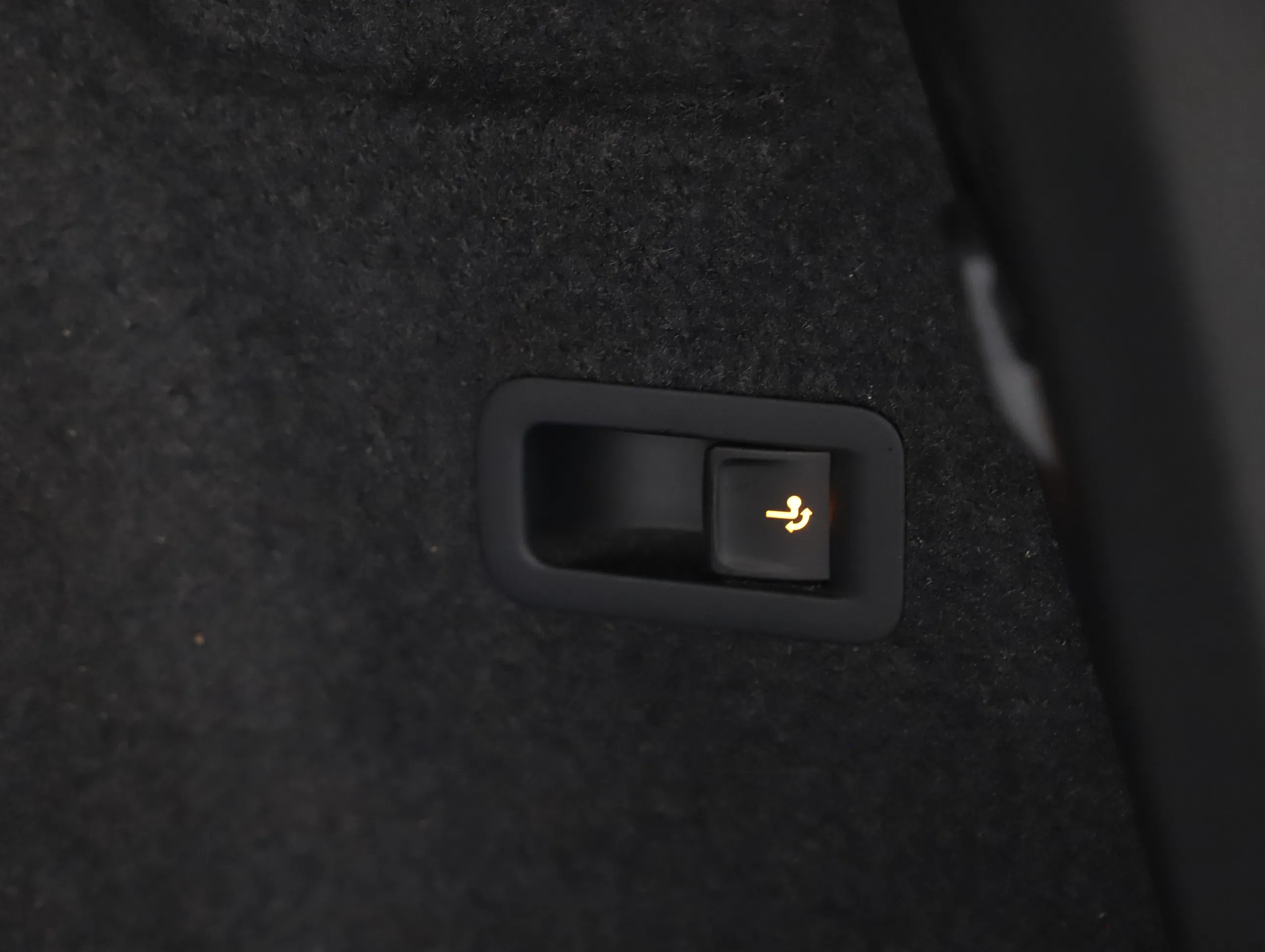 Skoda Karoq 2.0 TDI Ambition SC | Bild 18 von 24