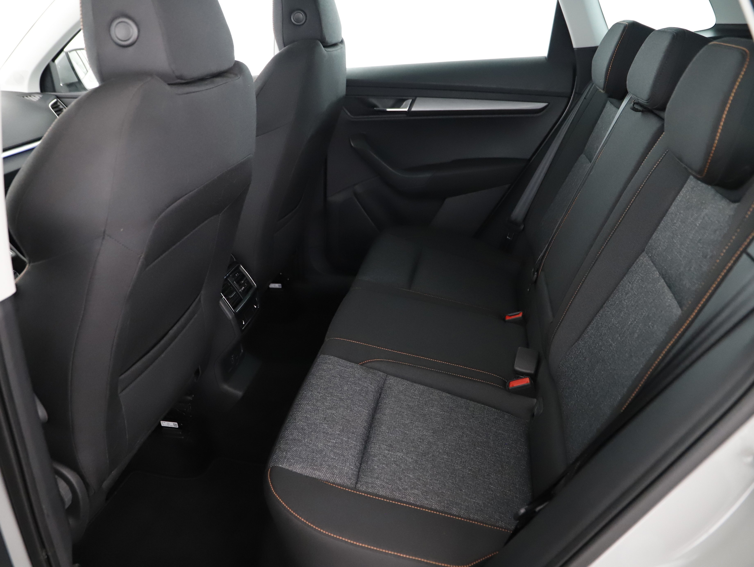 Skoda Karoq 2.0 TDI Ambition SC | Bild 2 von 24