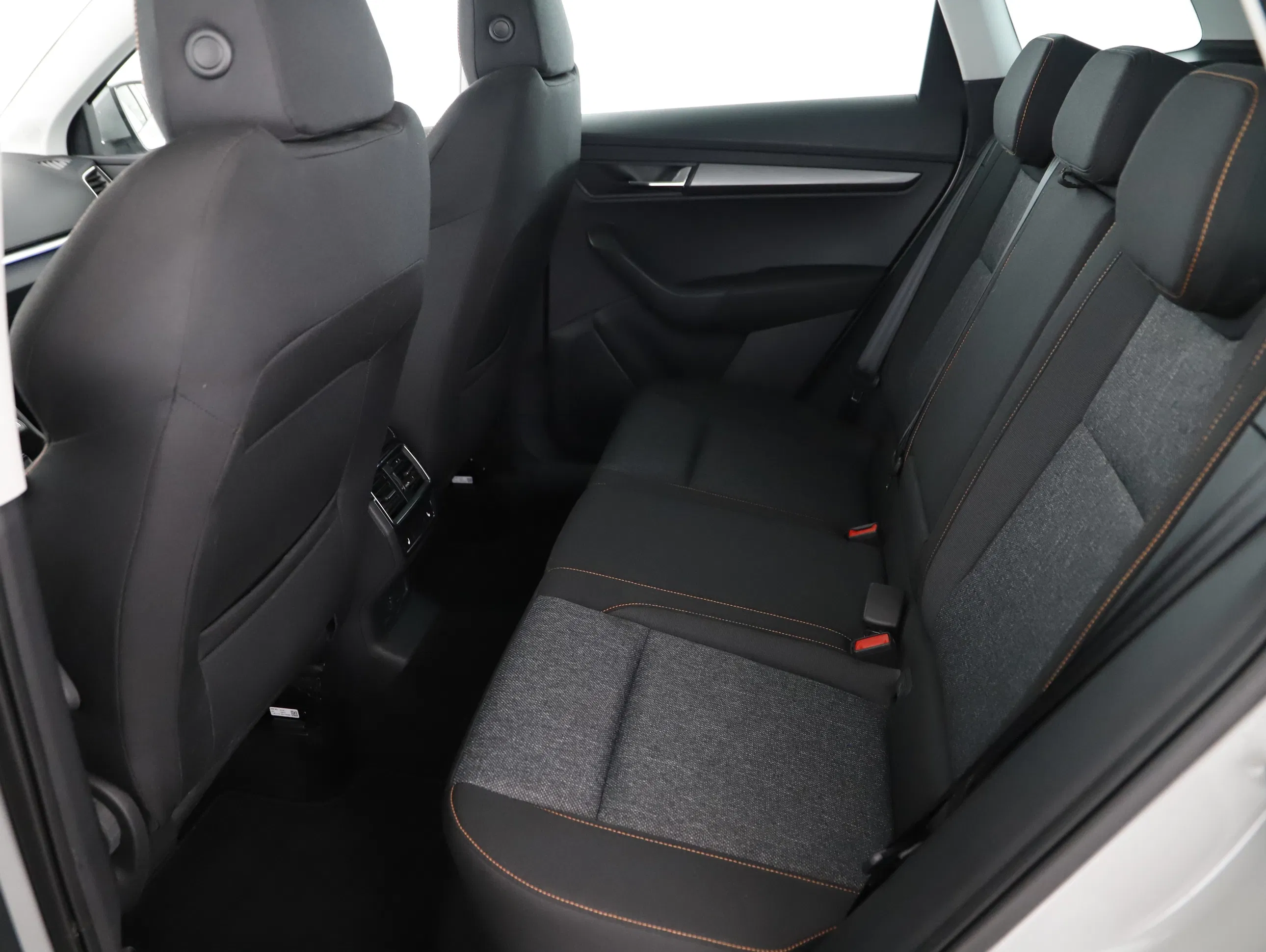 Skoda Karoq 2.0 TDI Ambition SC | Bild 2 von 24