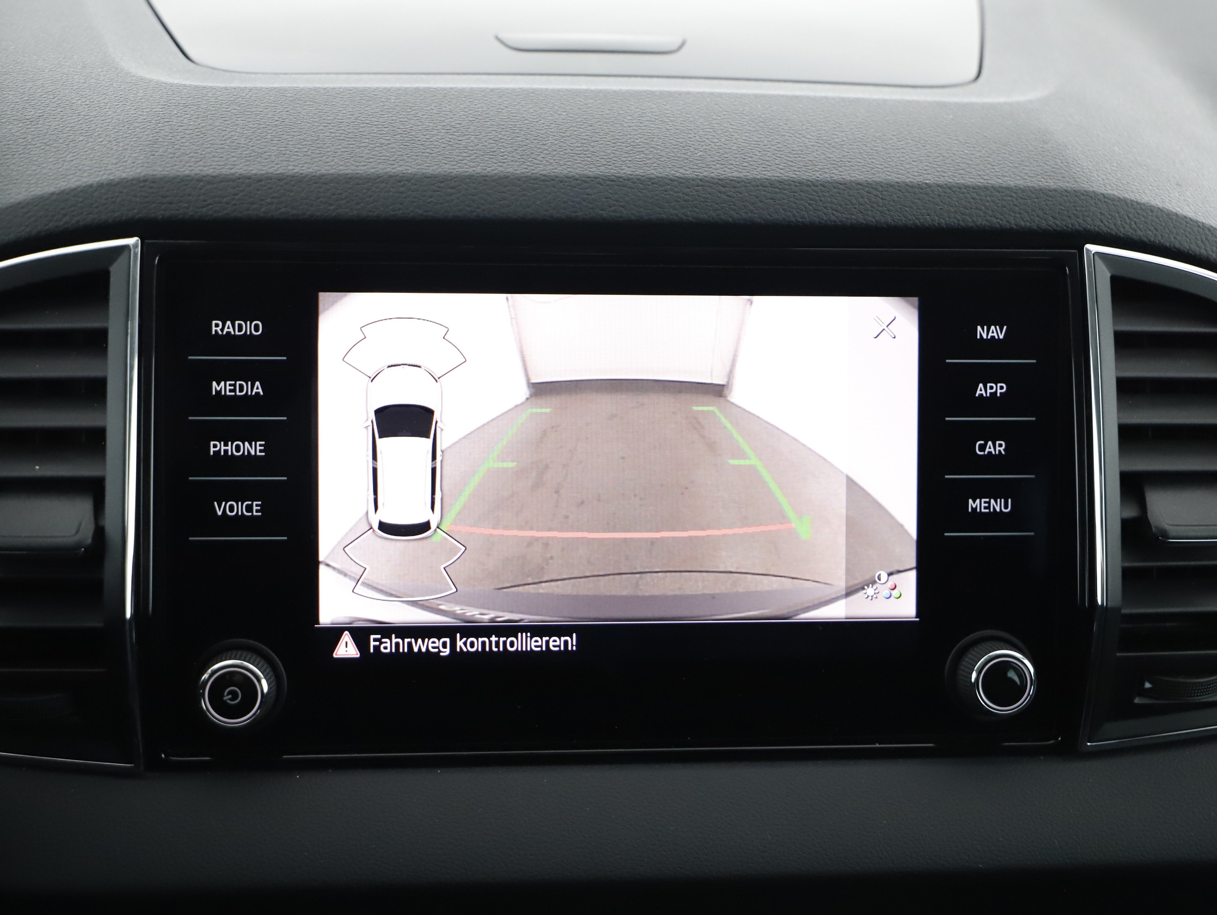 Skoda Karoq 2.0 TDI Ambition SC | Bild 9 von 24