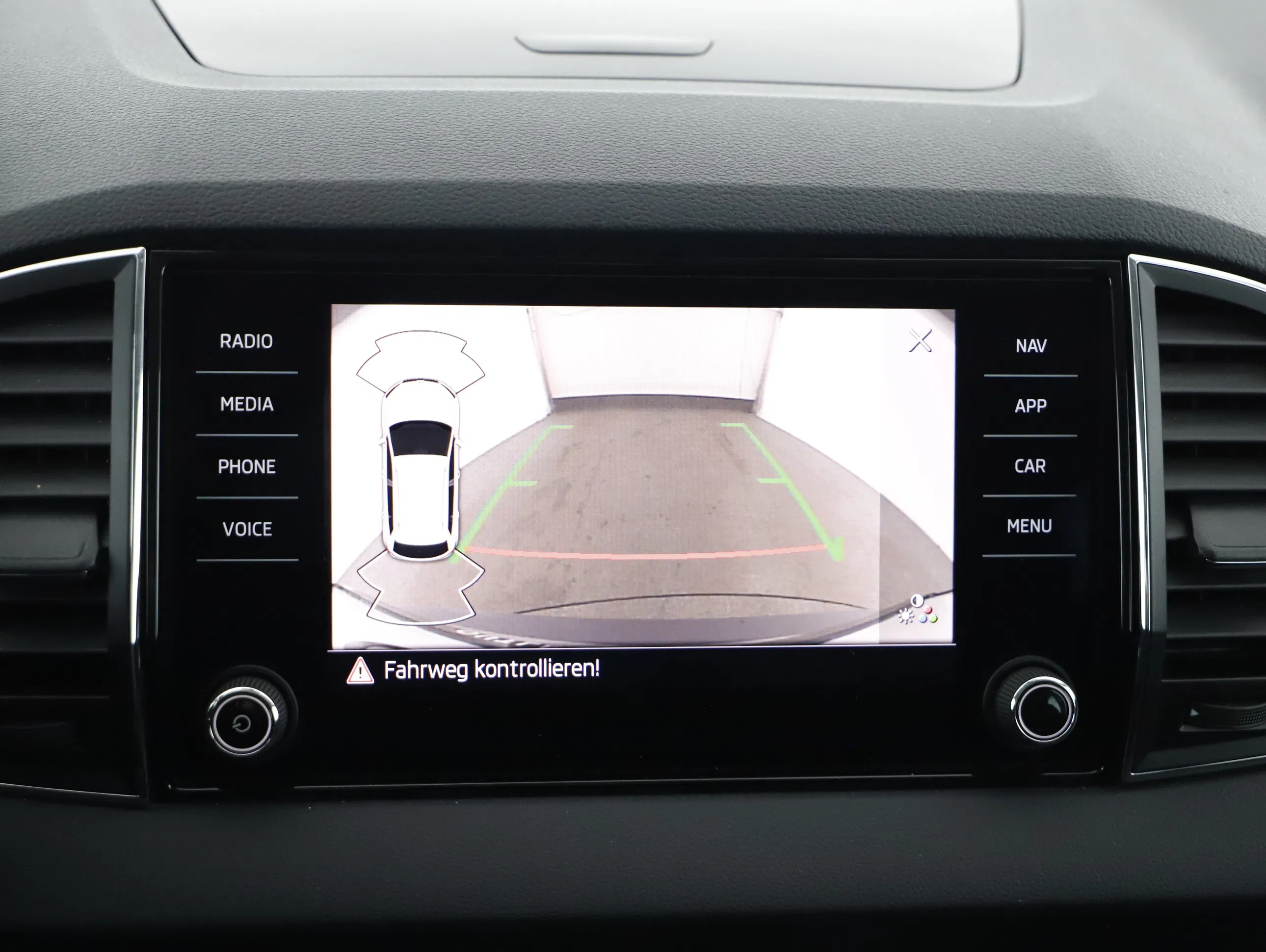 Skoda Karoq 2.0 TDI Ambition SC | Bild 9 von 24