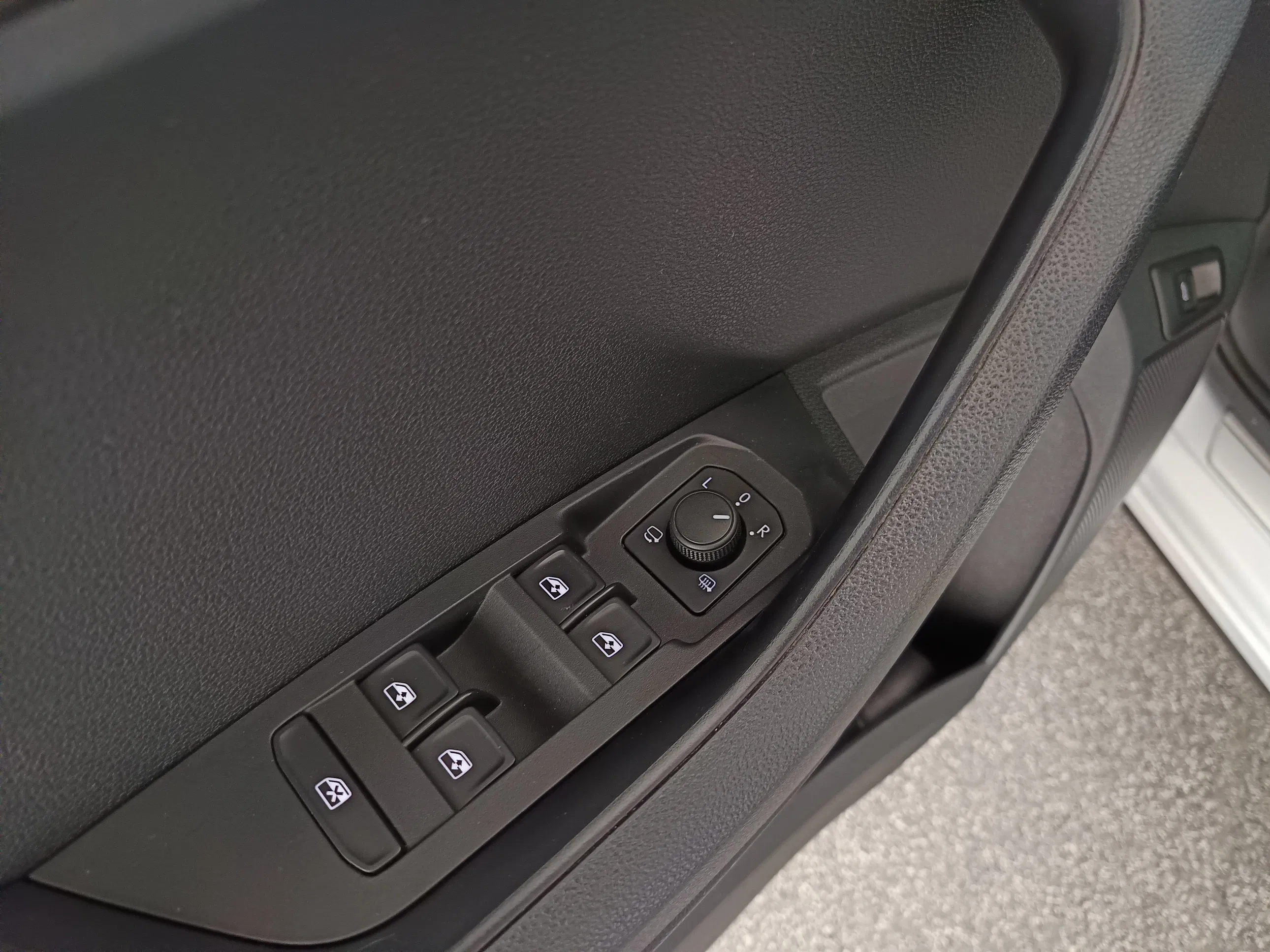 Skoda Karoq 2.0 TDI Style | Bild 12 von 31