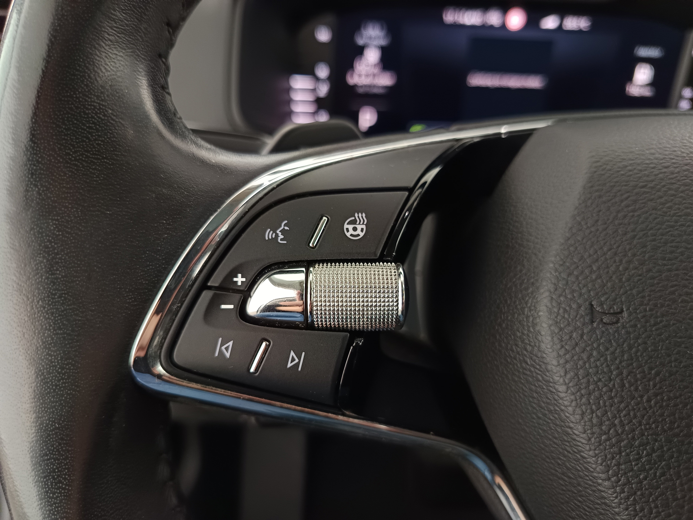 Skoda Karoq 2.0 TDI Style | Bild 17 von 31