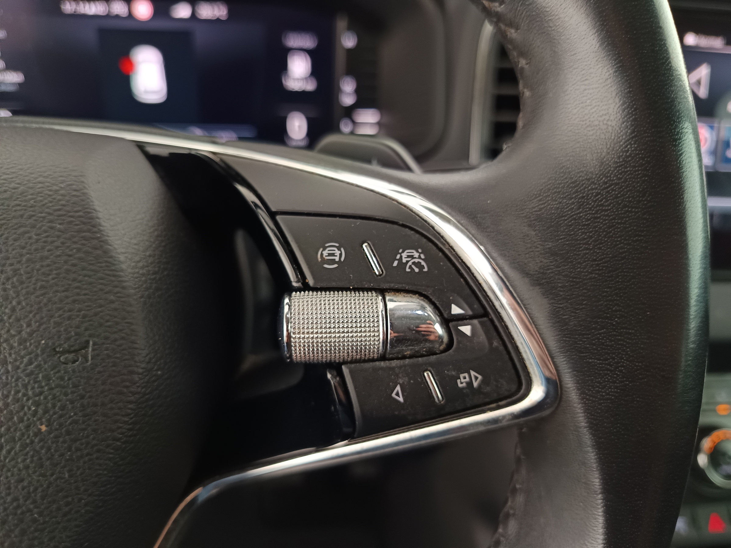 Skoda Karoq 2.0 TDI Style | Bild 18 von 31