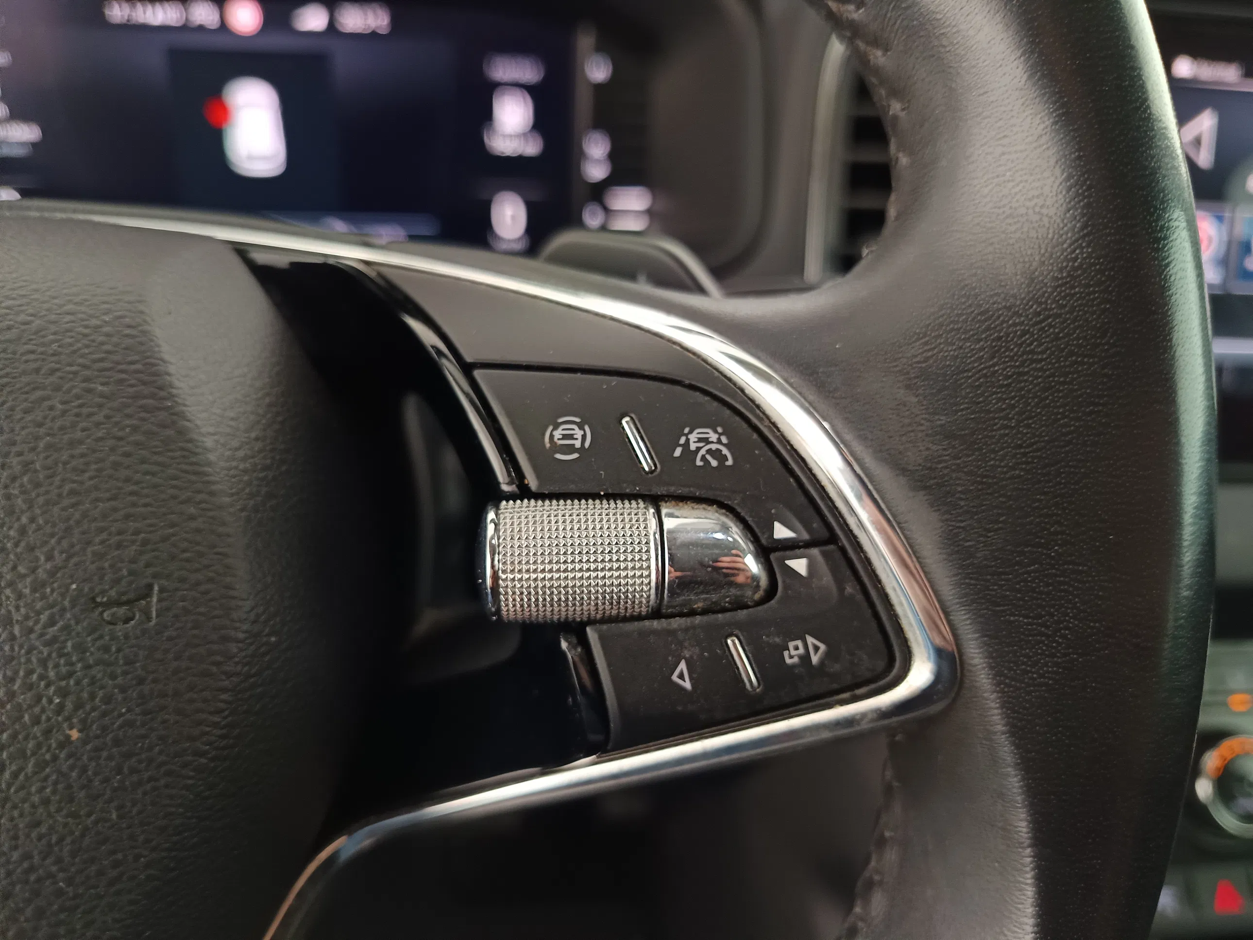 Skoda Karoq 2.0 TDI Style | Bild 18 von 31