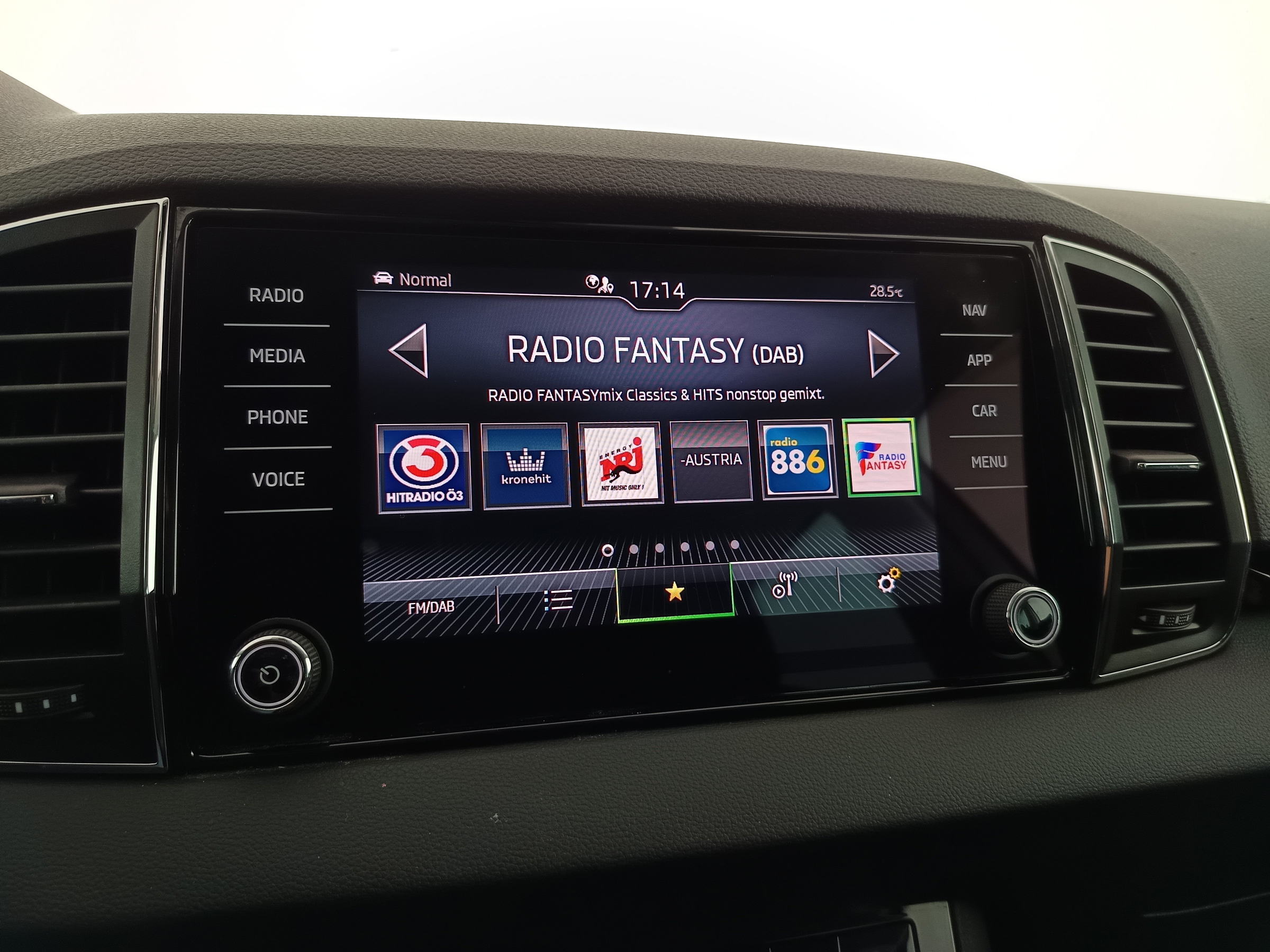 Skoda Karoq 2.0 TDI Style | Bild 20 von 31