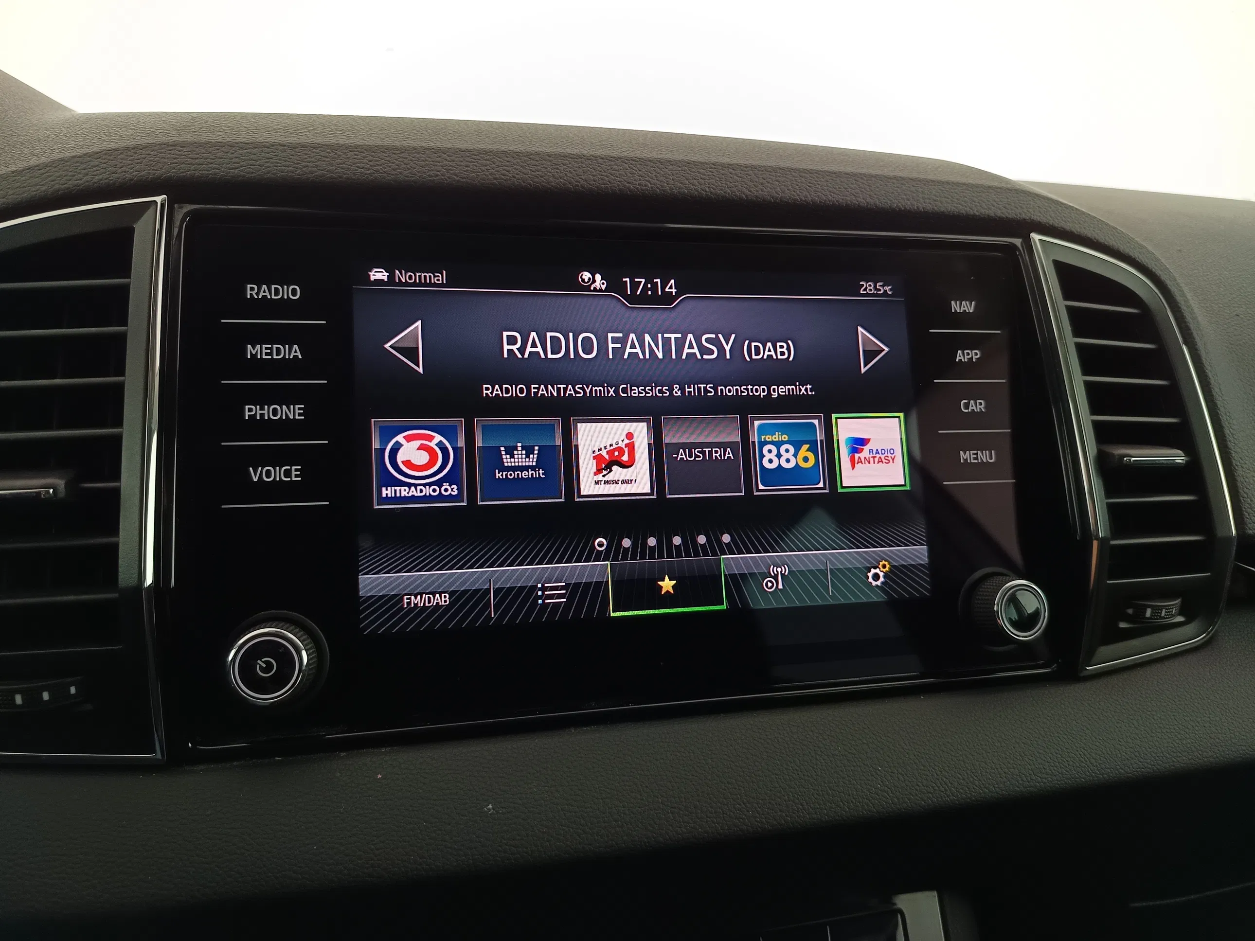 Skoda Karoq 2.0 TDI Style | Bild 20 von 31