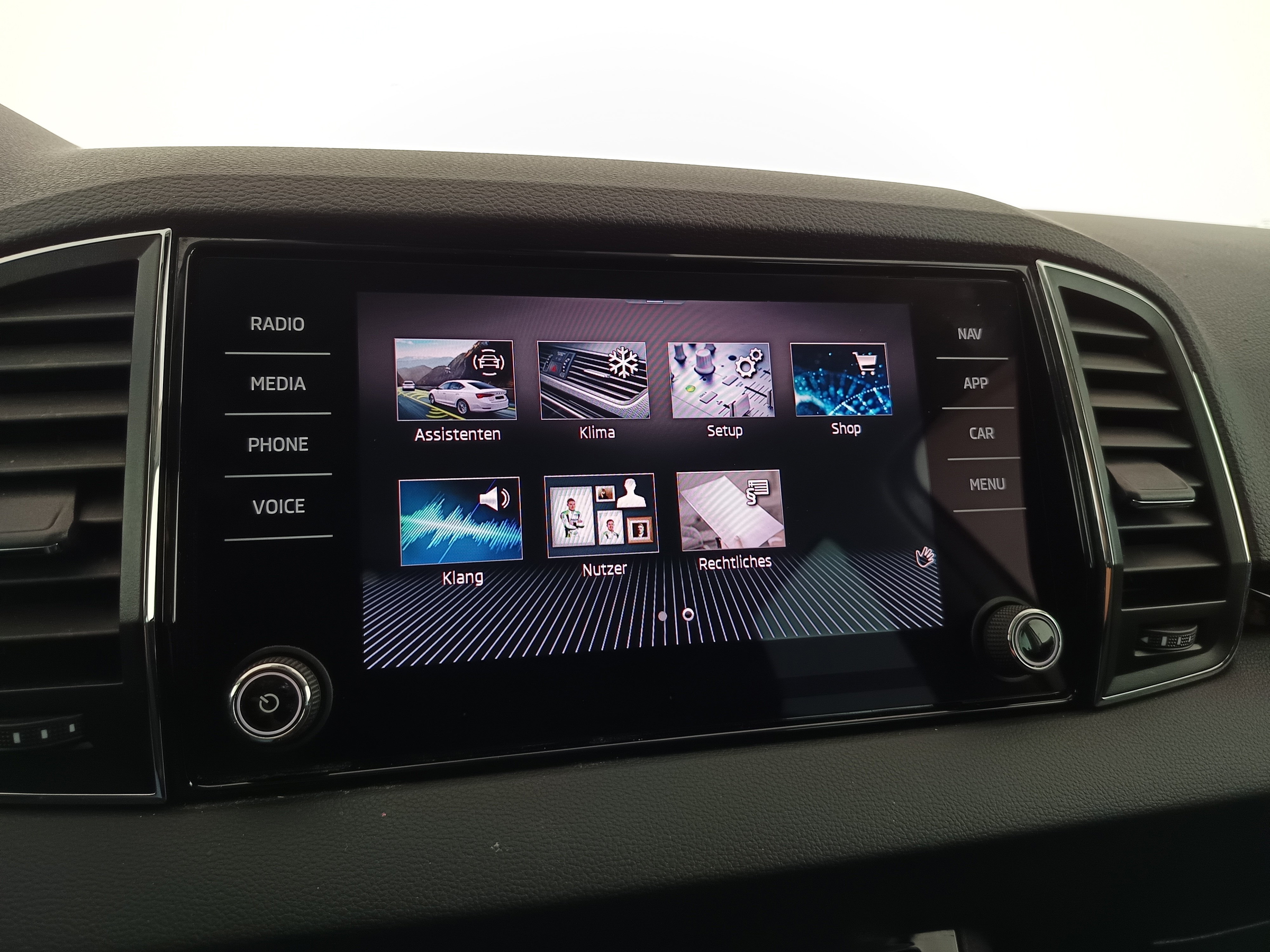 Skoda Karoq 2.0 TDI Style | Bild 22 von 31