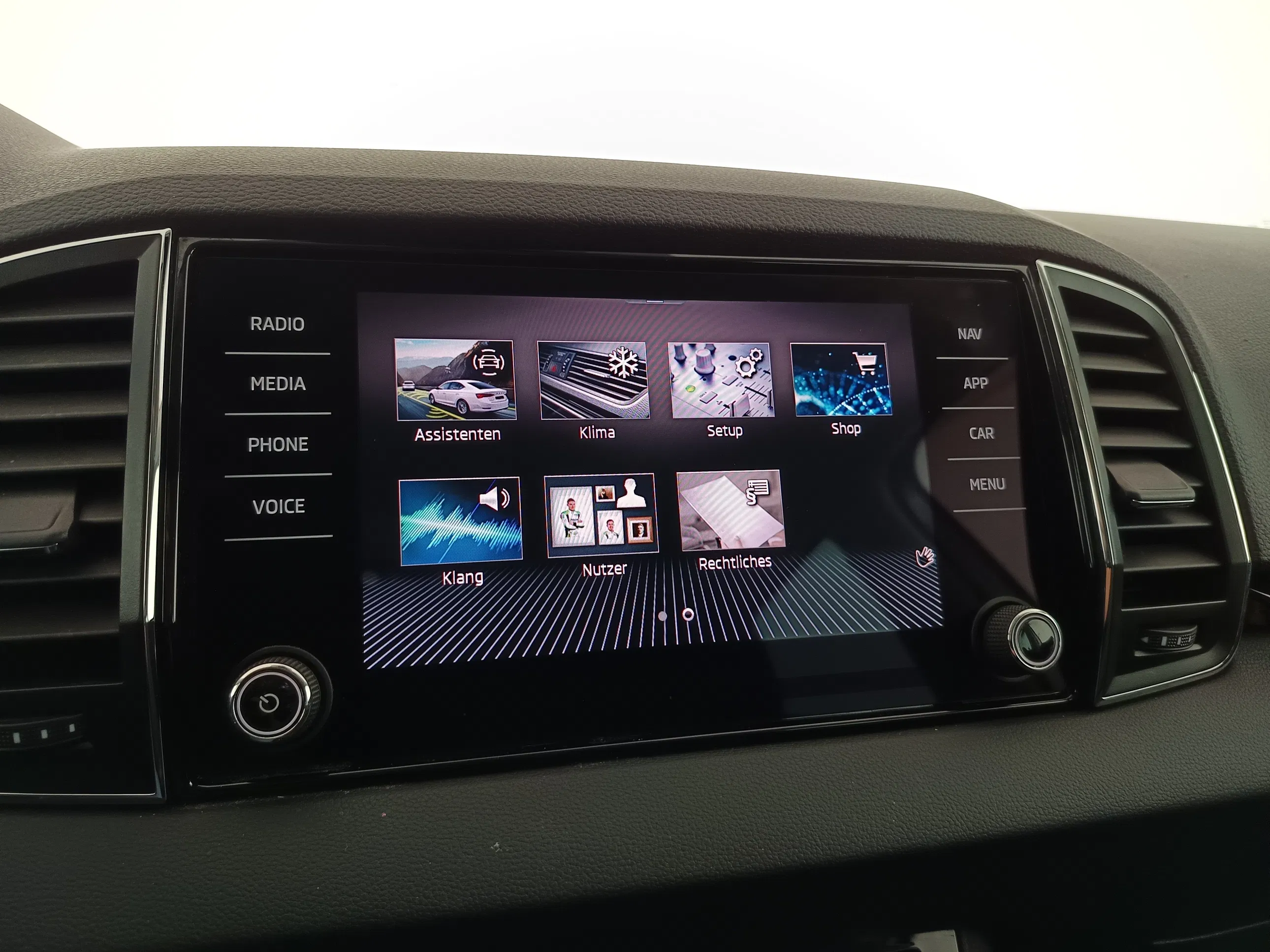 Skoda Karoq 2.0 TDI Style | Bild 22 von 31