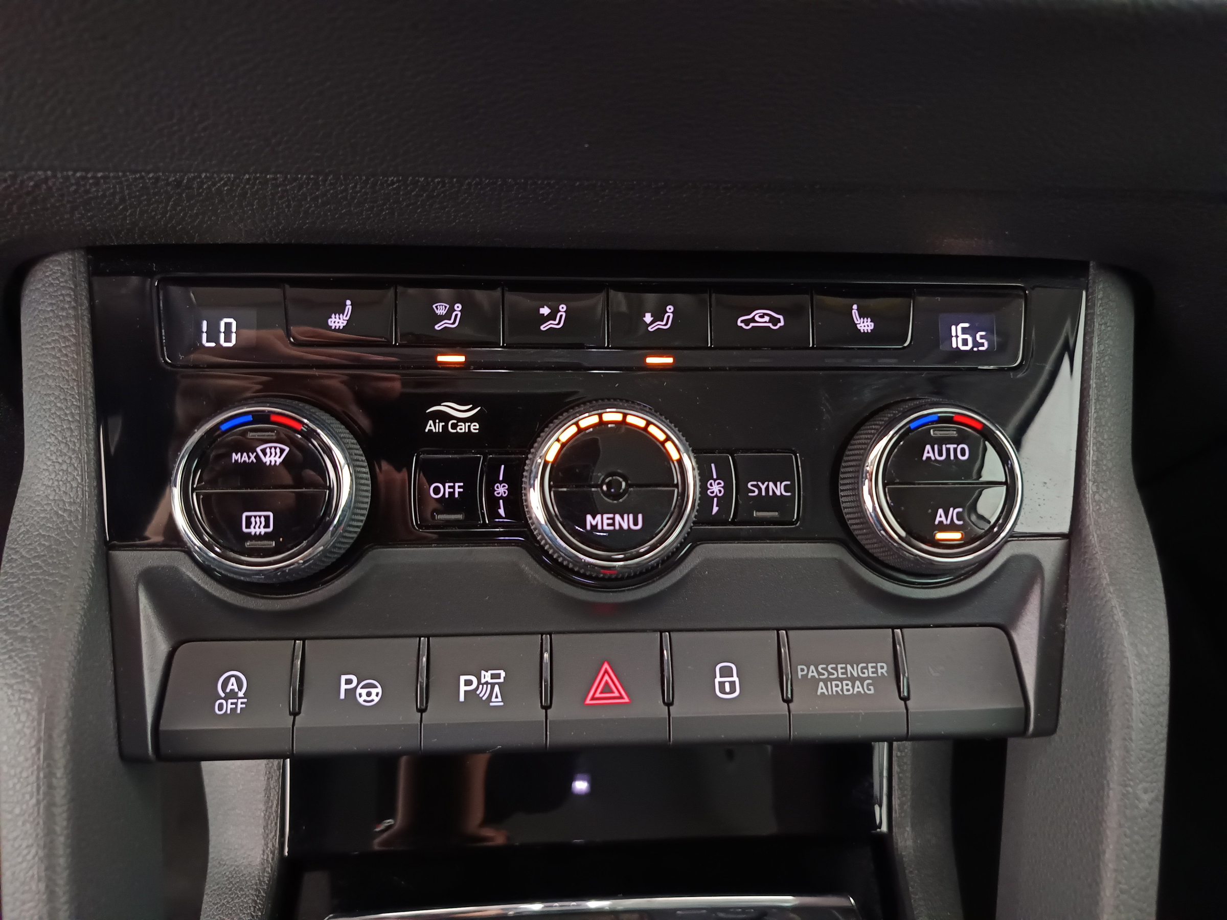 Skoda Karoq 2.0 TDI Style | Bild 25 von 31