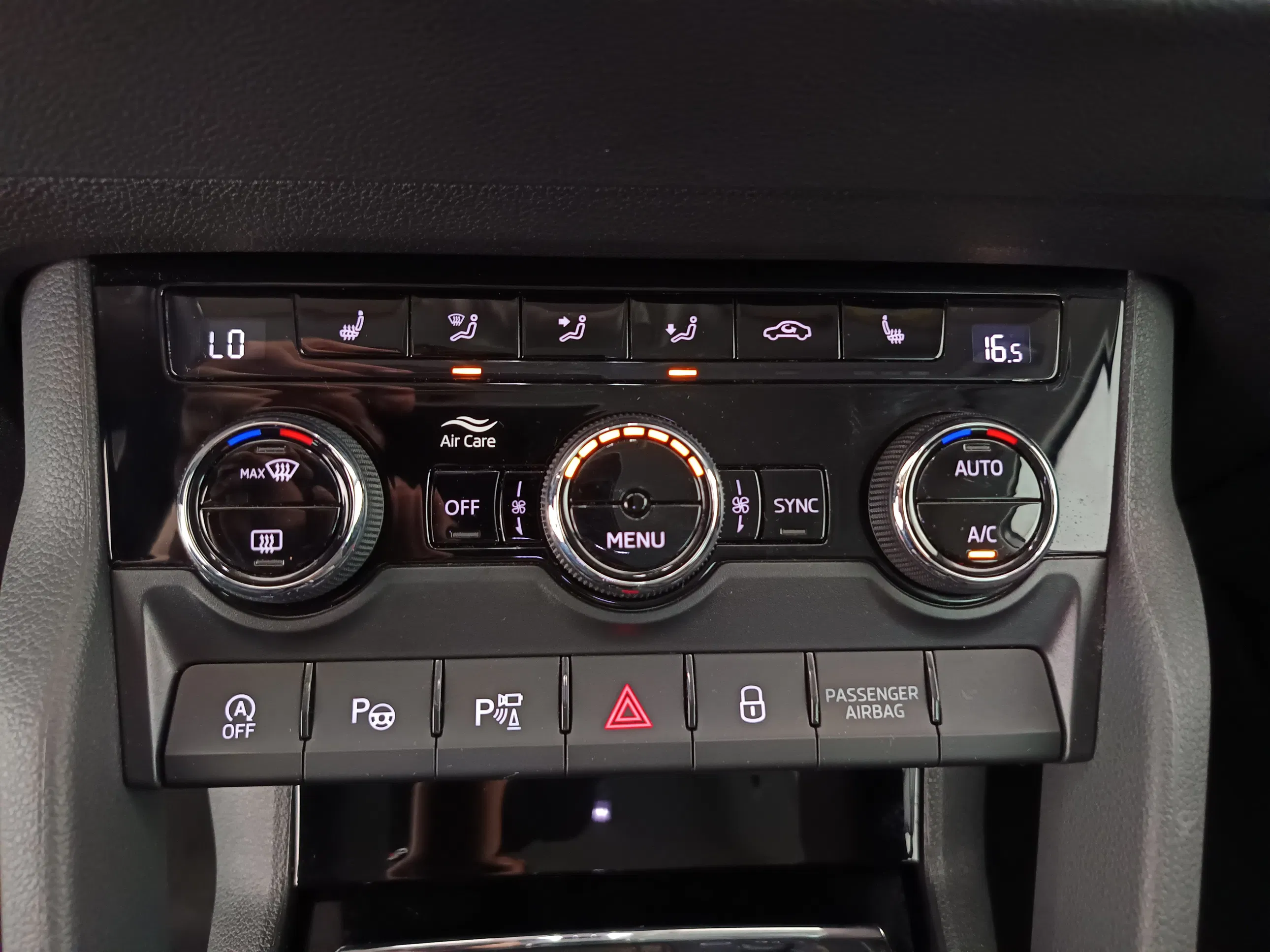 Skoda Karoq 2.0 TDI Style | Bild 25 von 31