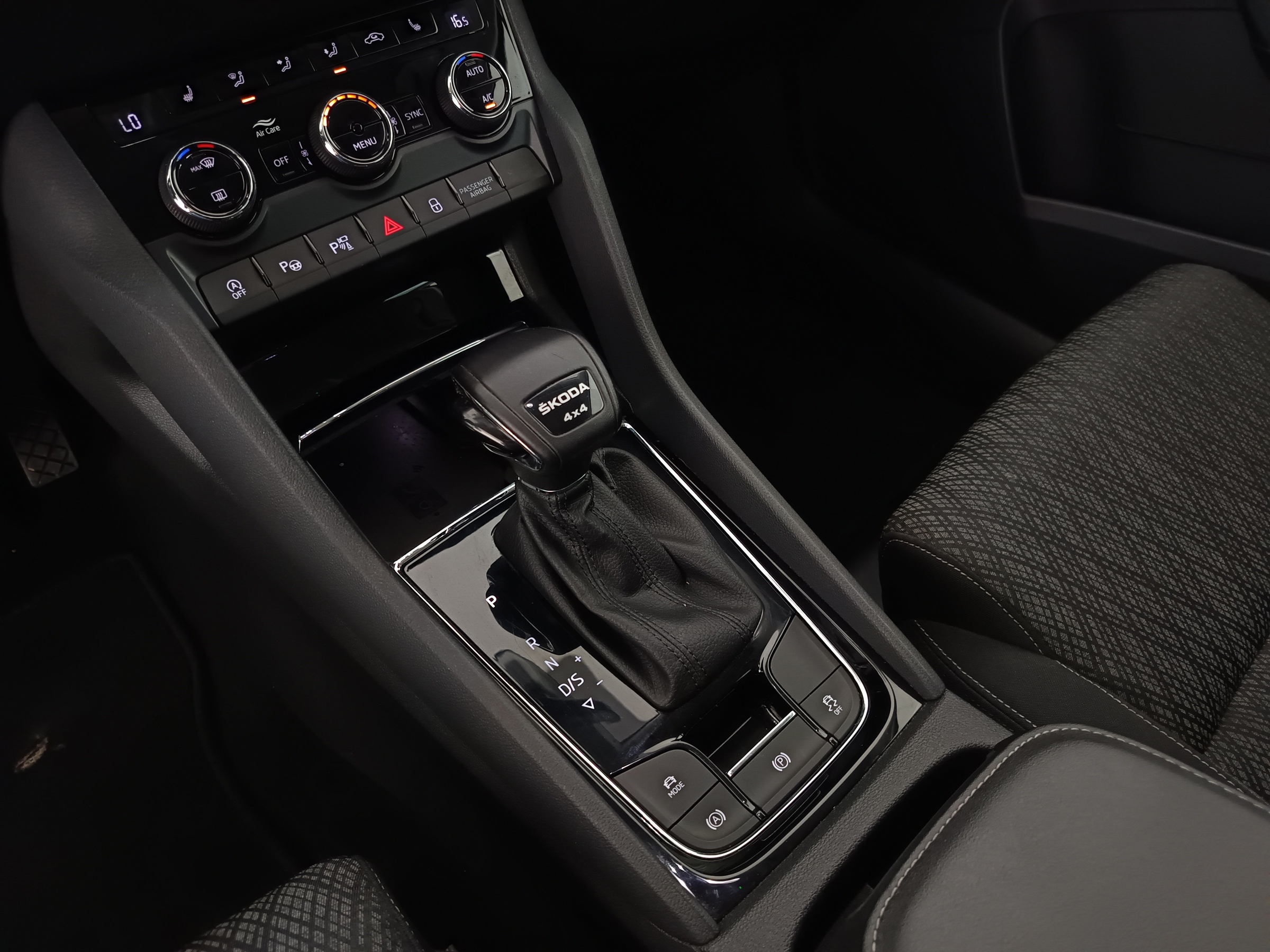 Skoda Karoq 2.0 TDI Style | Bild 26 von 31
