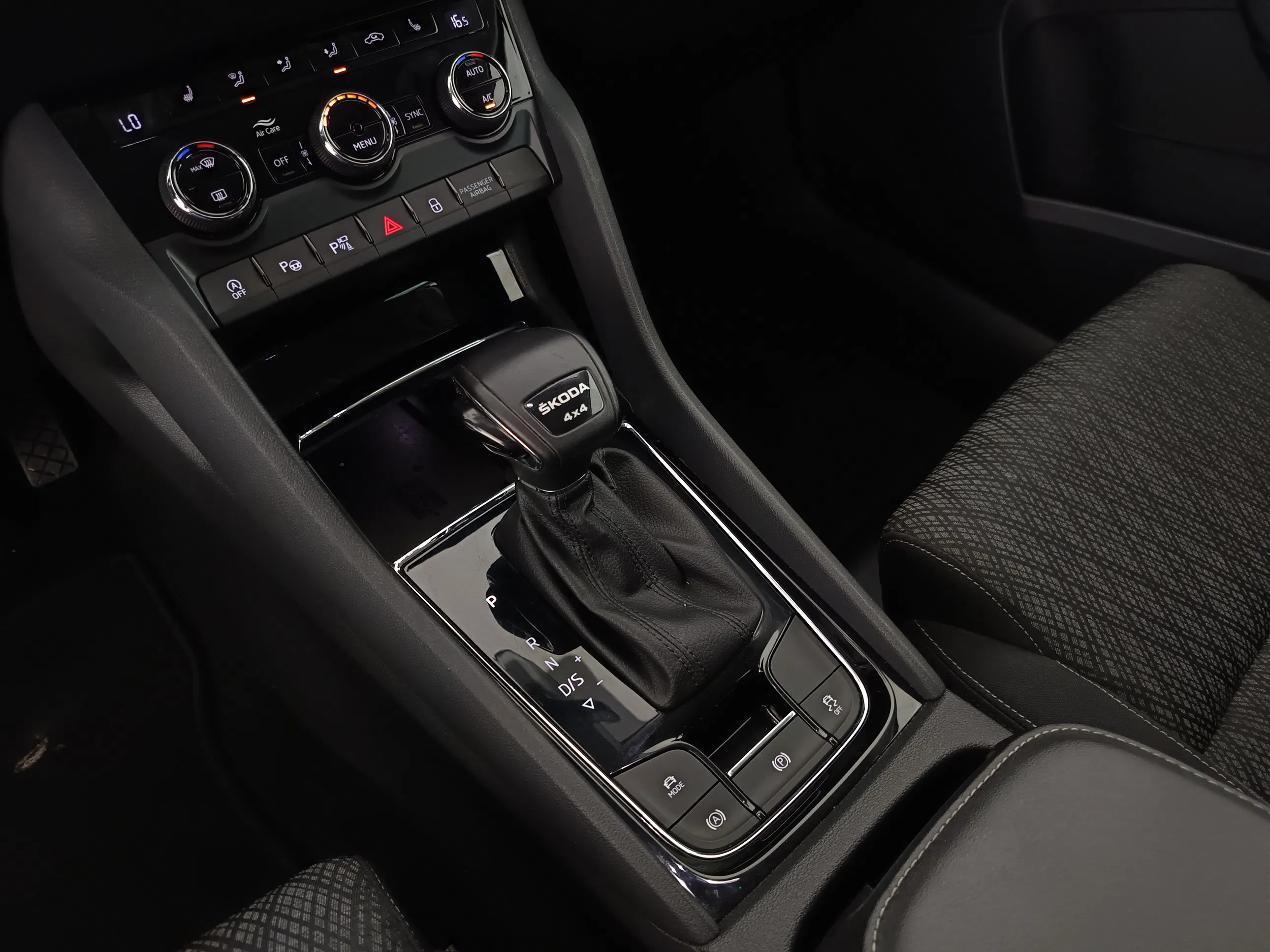 Skoda Karoq 2.0 TDI Style | Bild 26 von 31