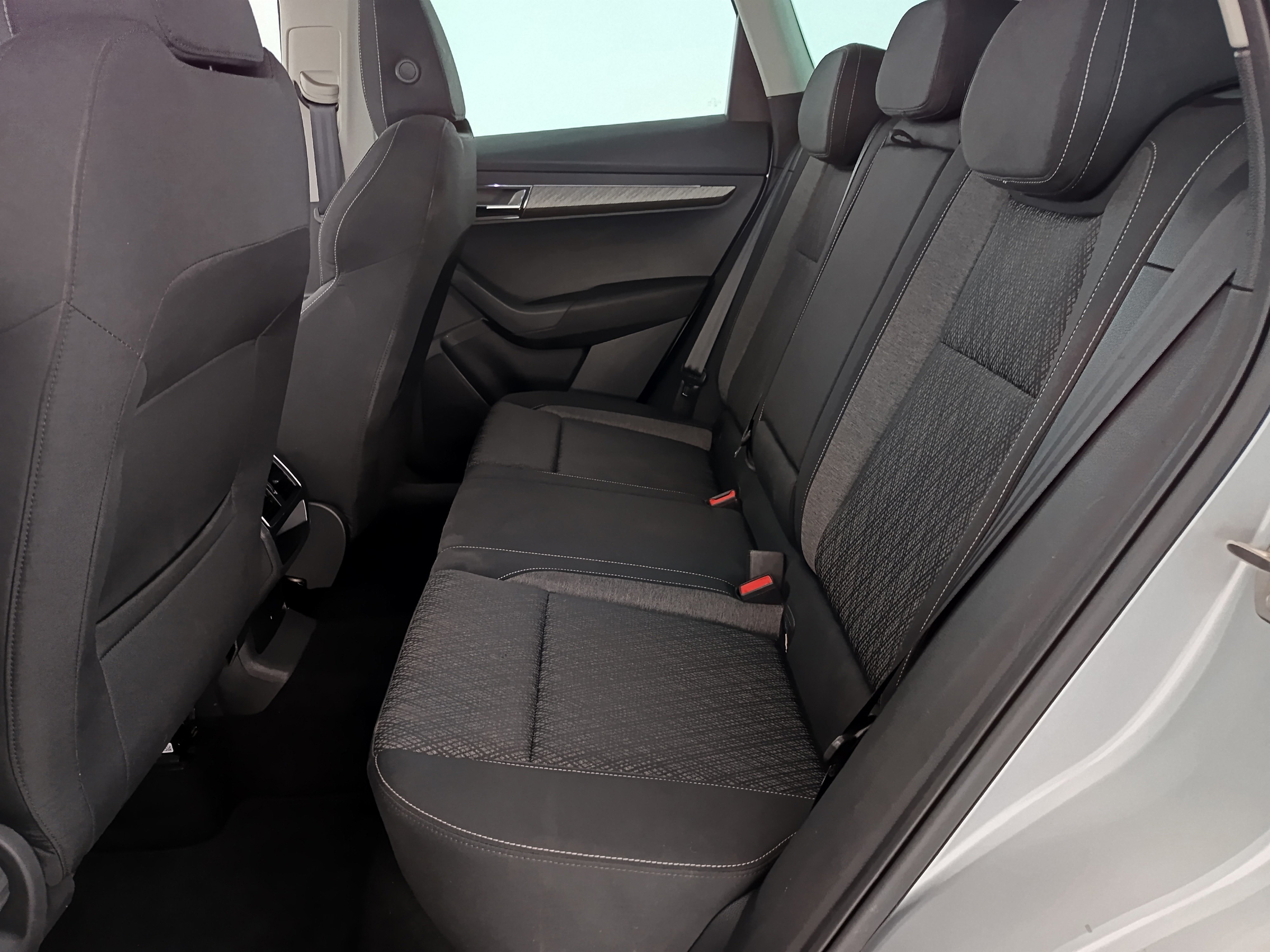 Skoda Karoq 2.0 TDI Style | Bild 27 von 31