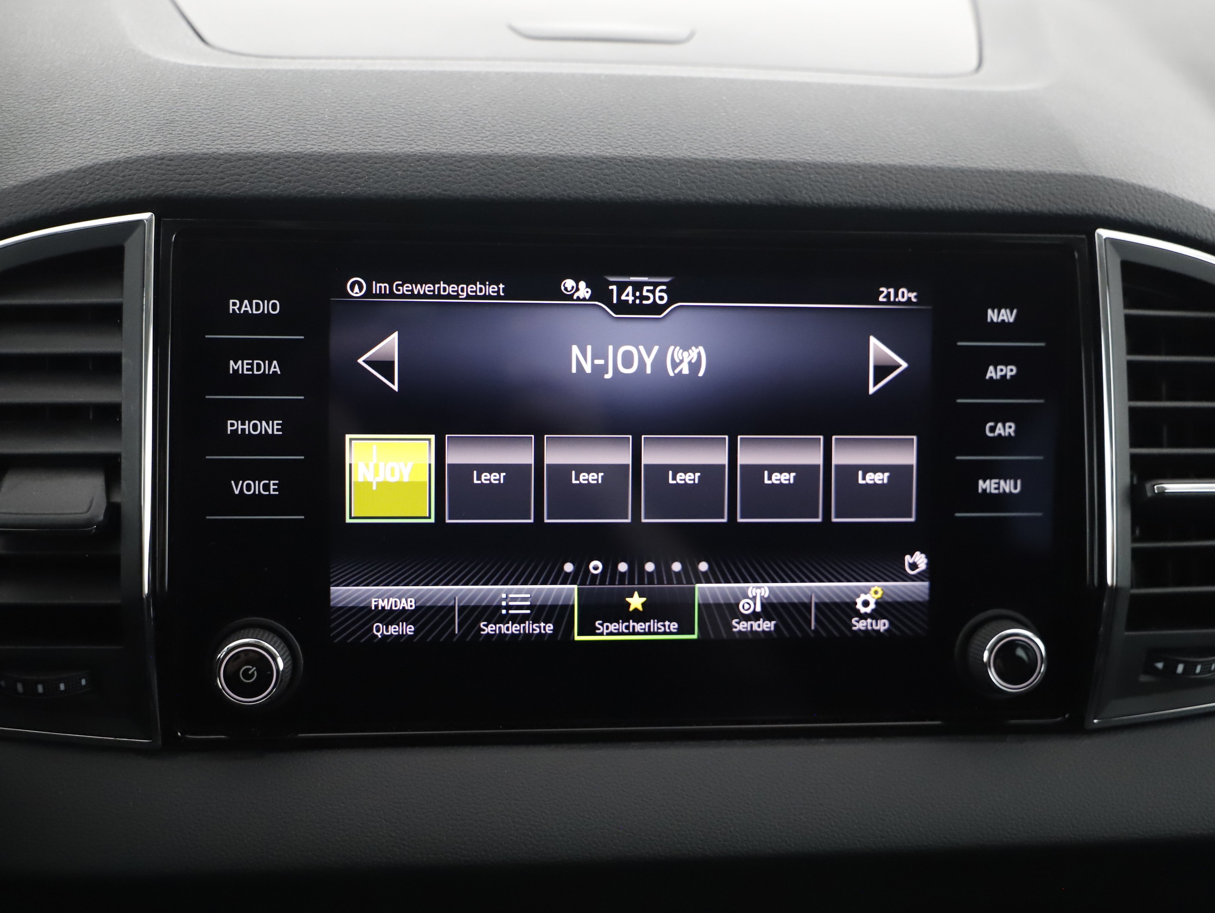 Skoda Karoq 2.0 TDI Sportline | Bild 14 von 23