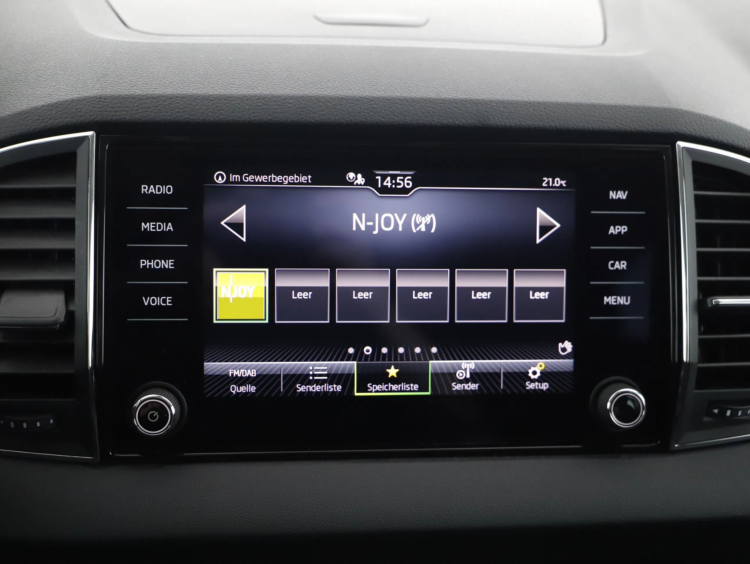 Skoda Karoq 2.0 TDI Sportline | Bild 14 von 23